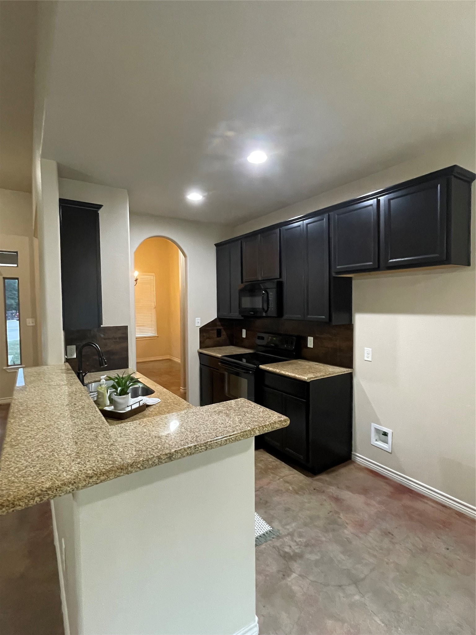 230 Hollywood Property Photo 4