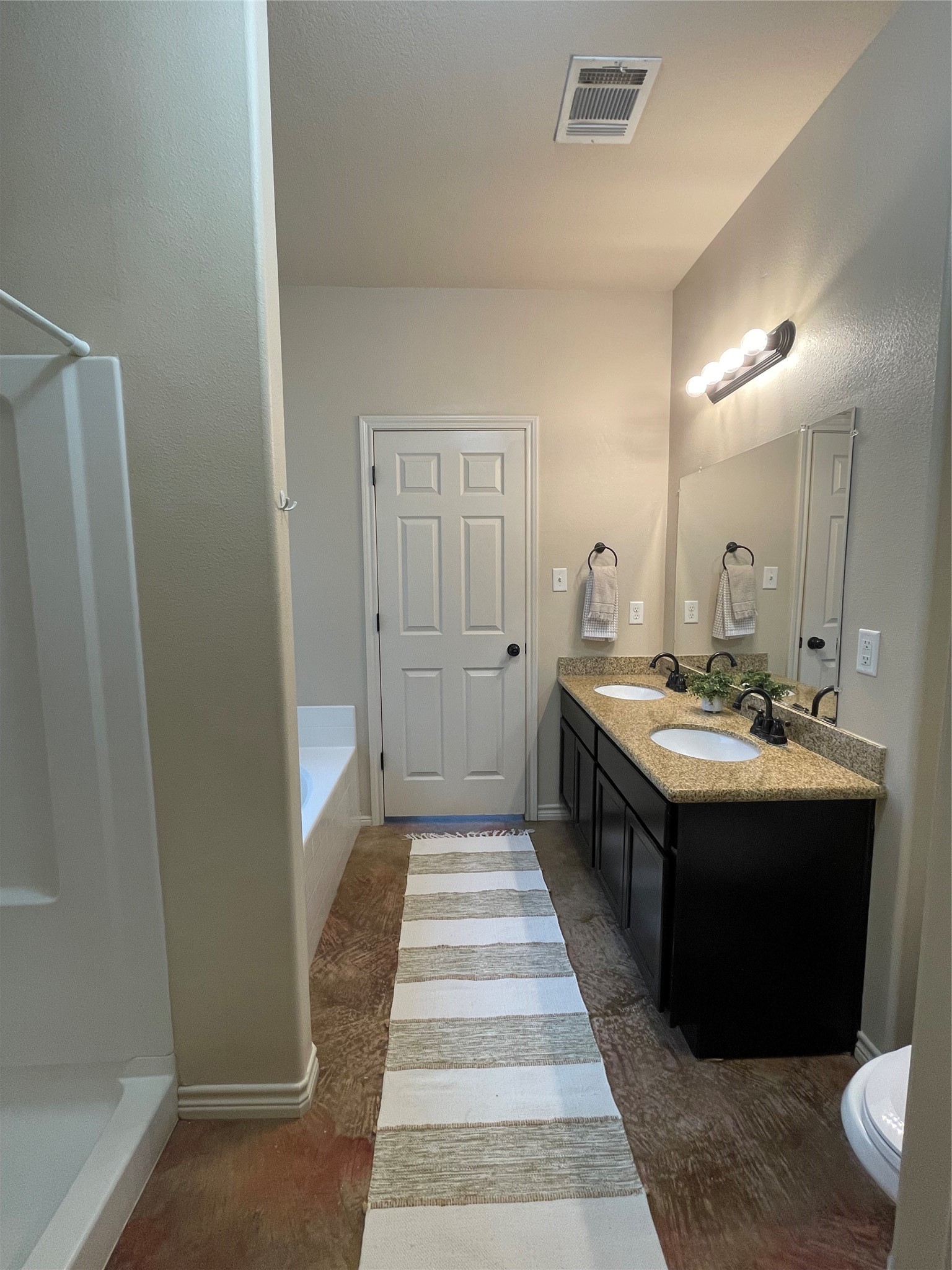 230 Hollywood Property Photo 9