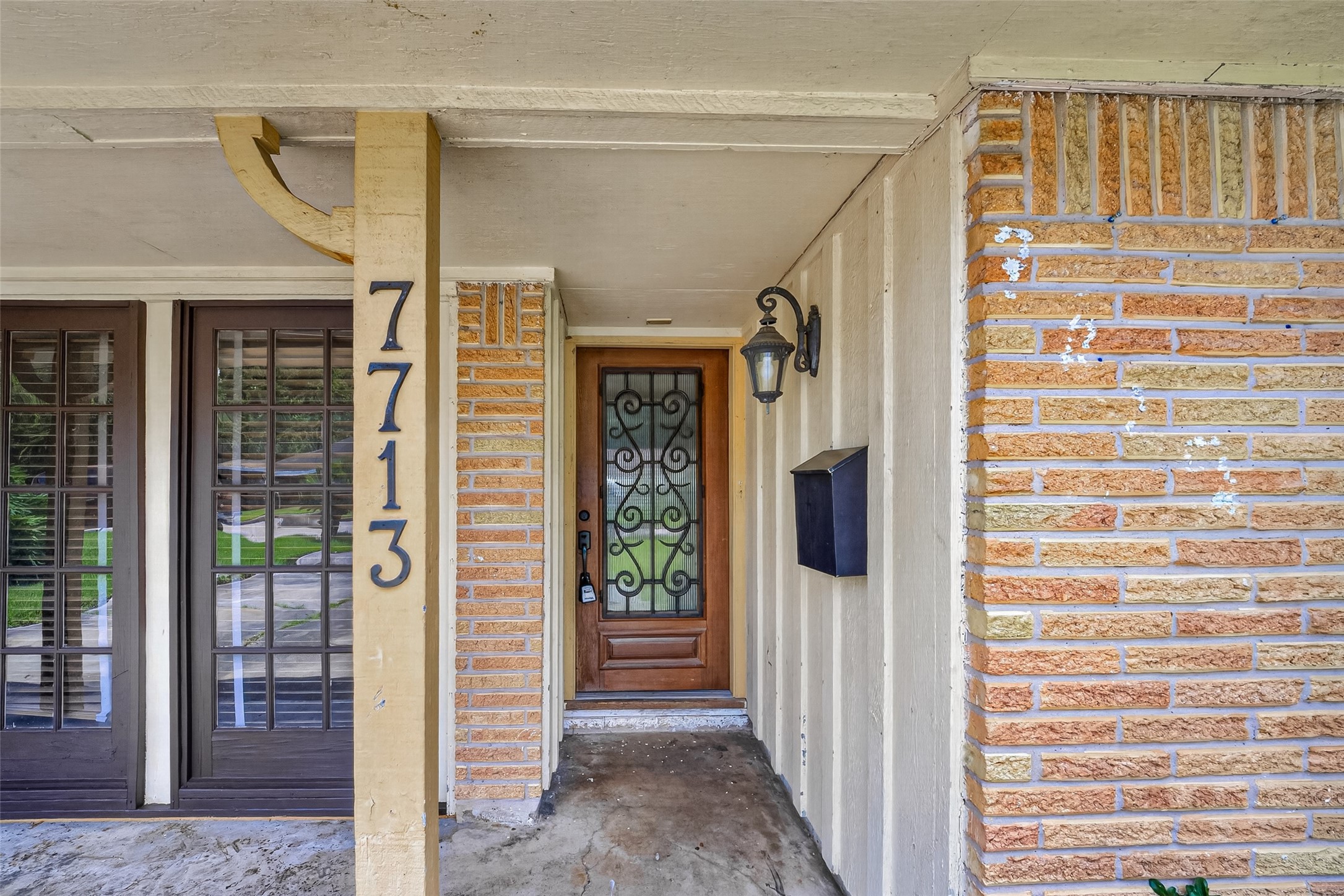 7713 Yoe Street Property Photo 2