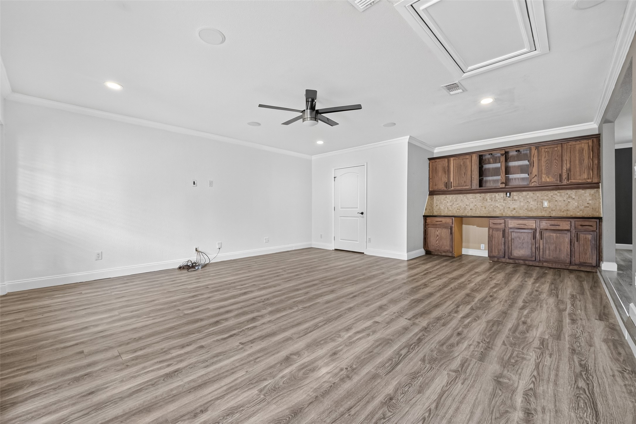 7713 Yoe Street Property Photo 4