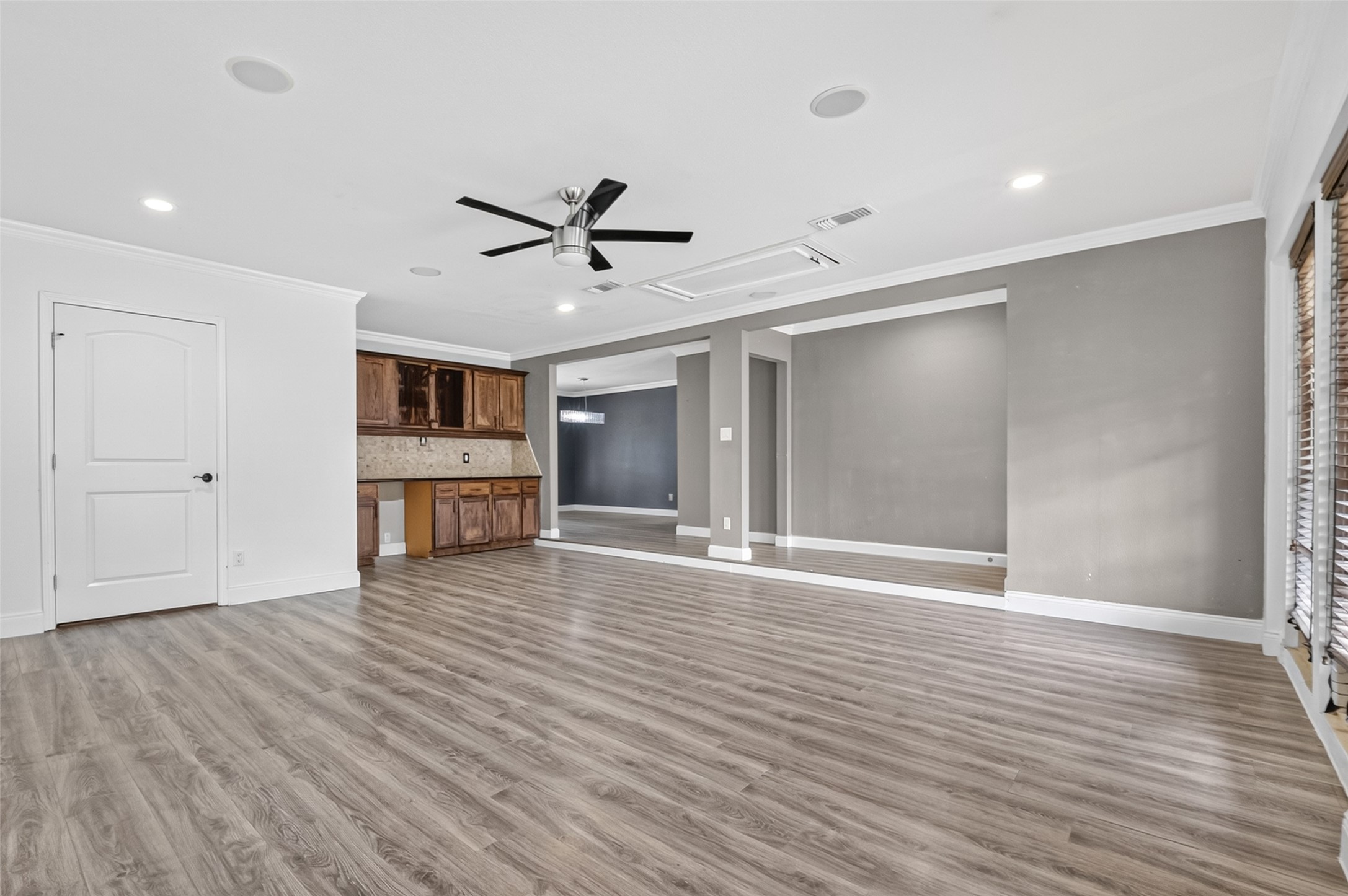 7713 Yoe Street Property Photo 5