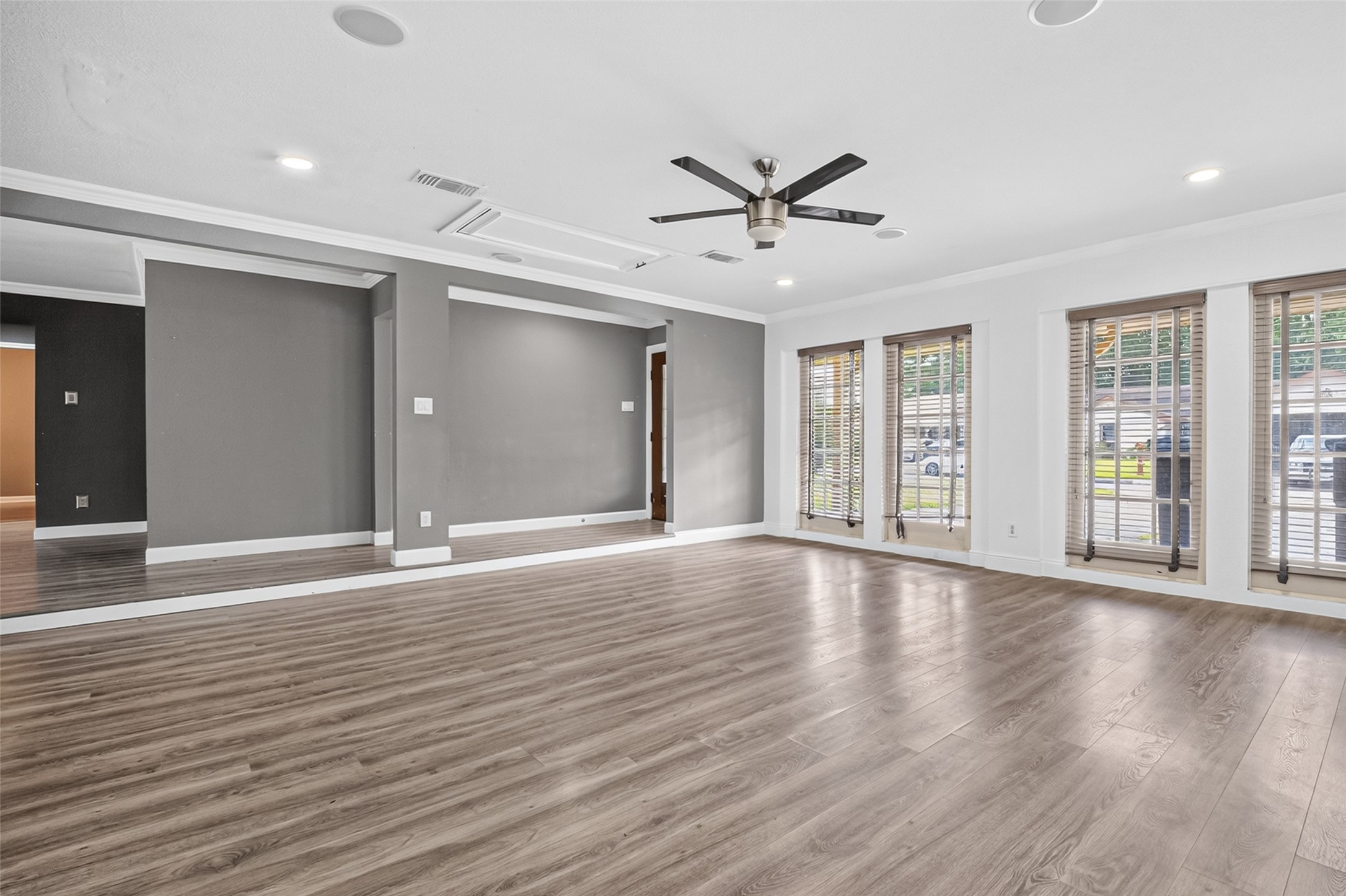 7713 Yoe Street Property Photo 6