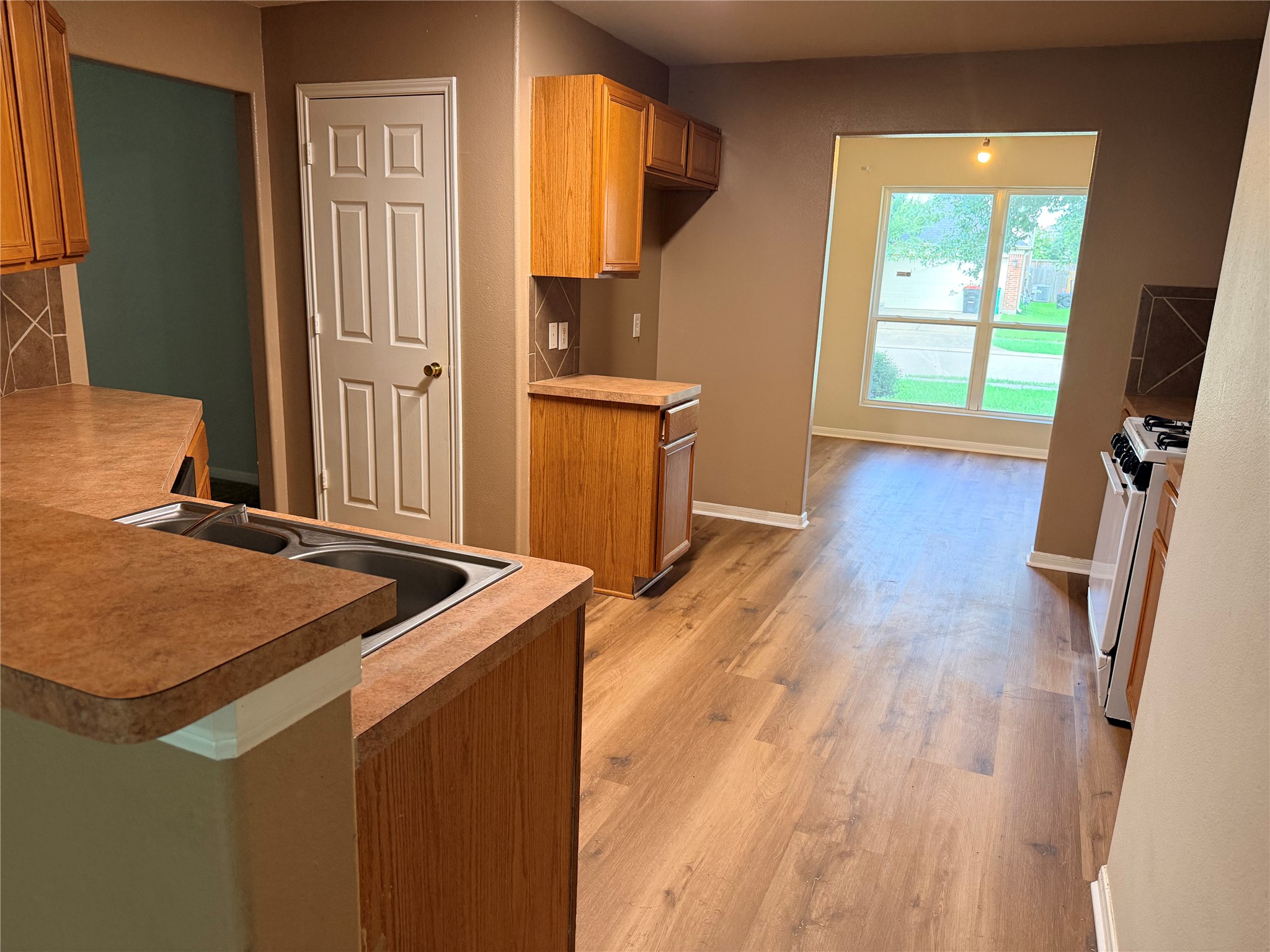 5043 Lamppost Hill Court Property Photo 4