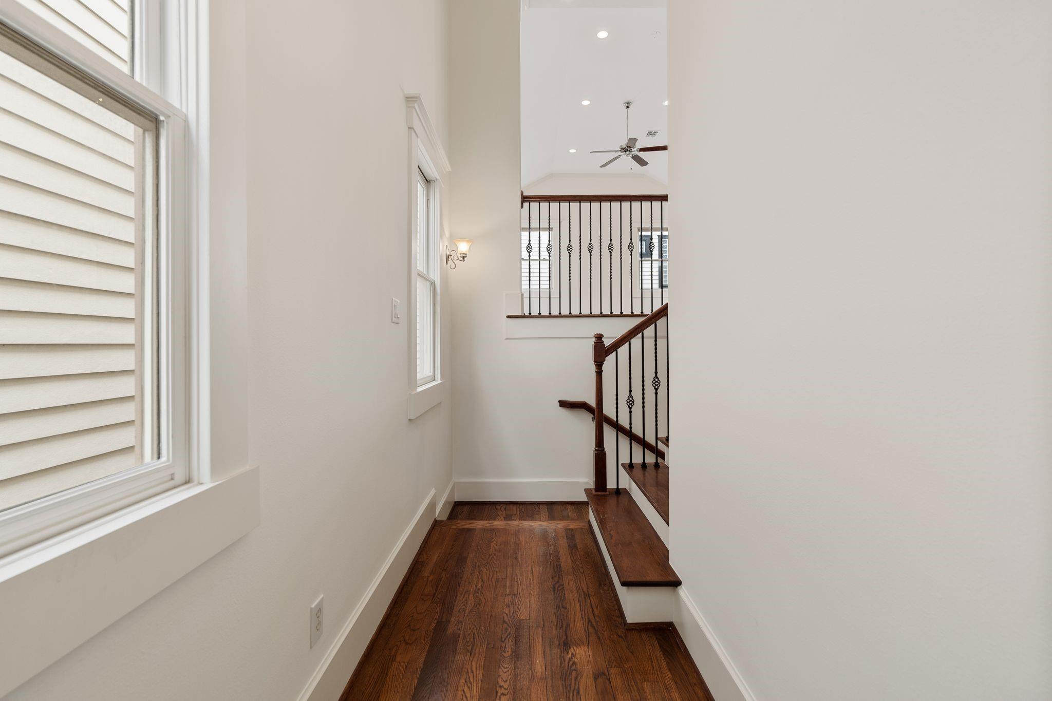 1042 W 25th Street B Property Photo 4