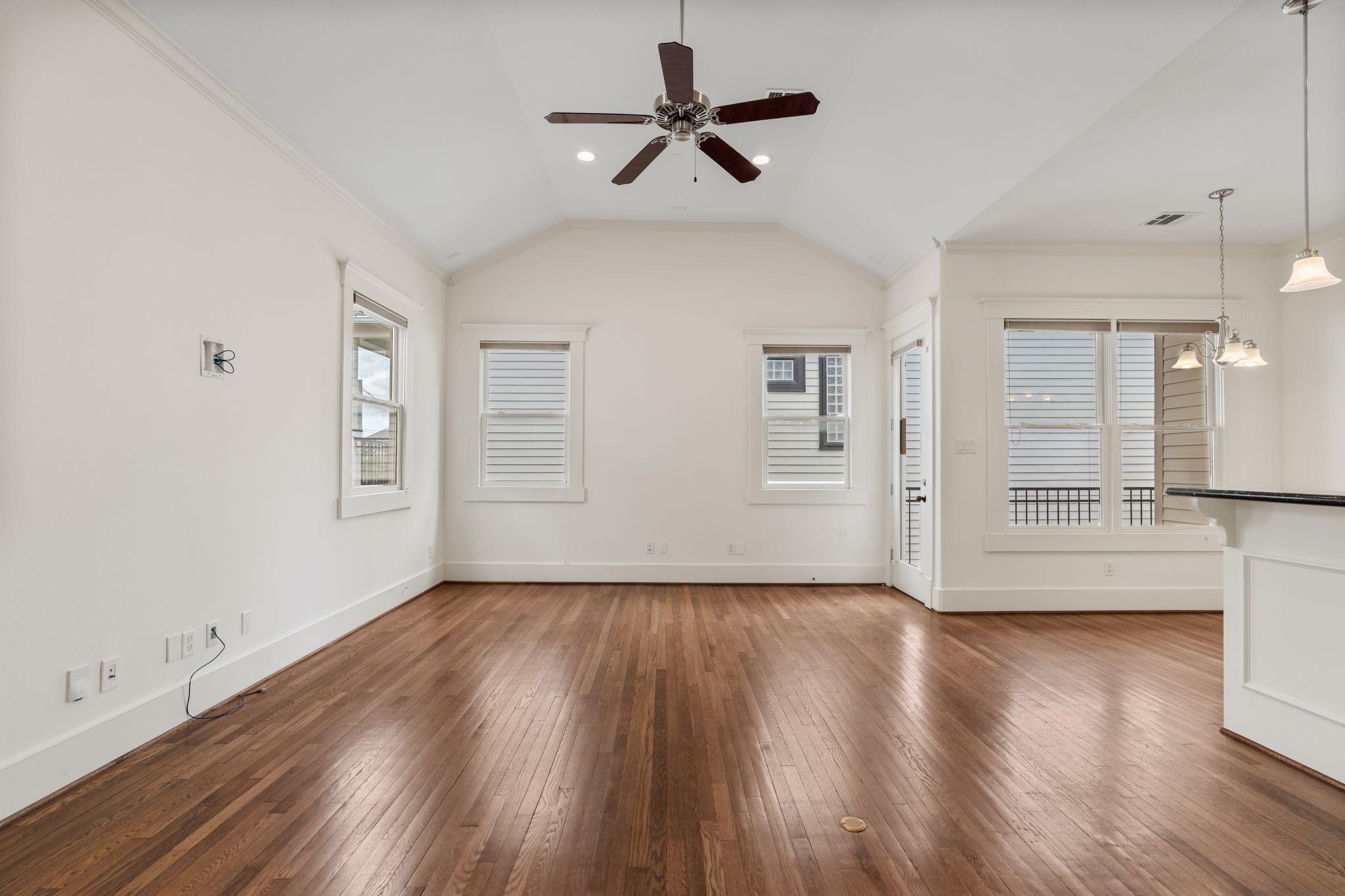 1042 W 25th Street B Property Photo 7