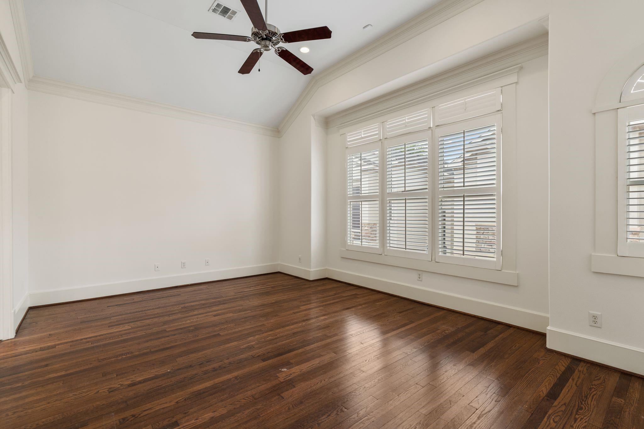 1042 W 25th Street B Property Photo 13