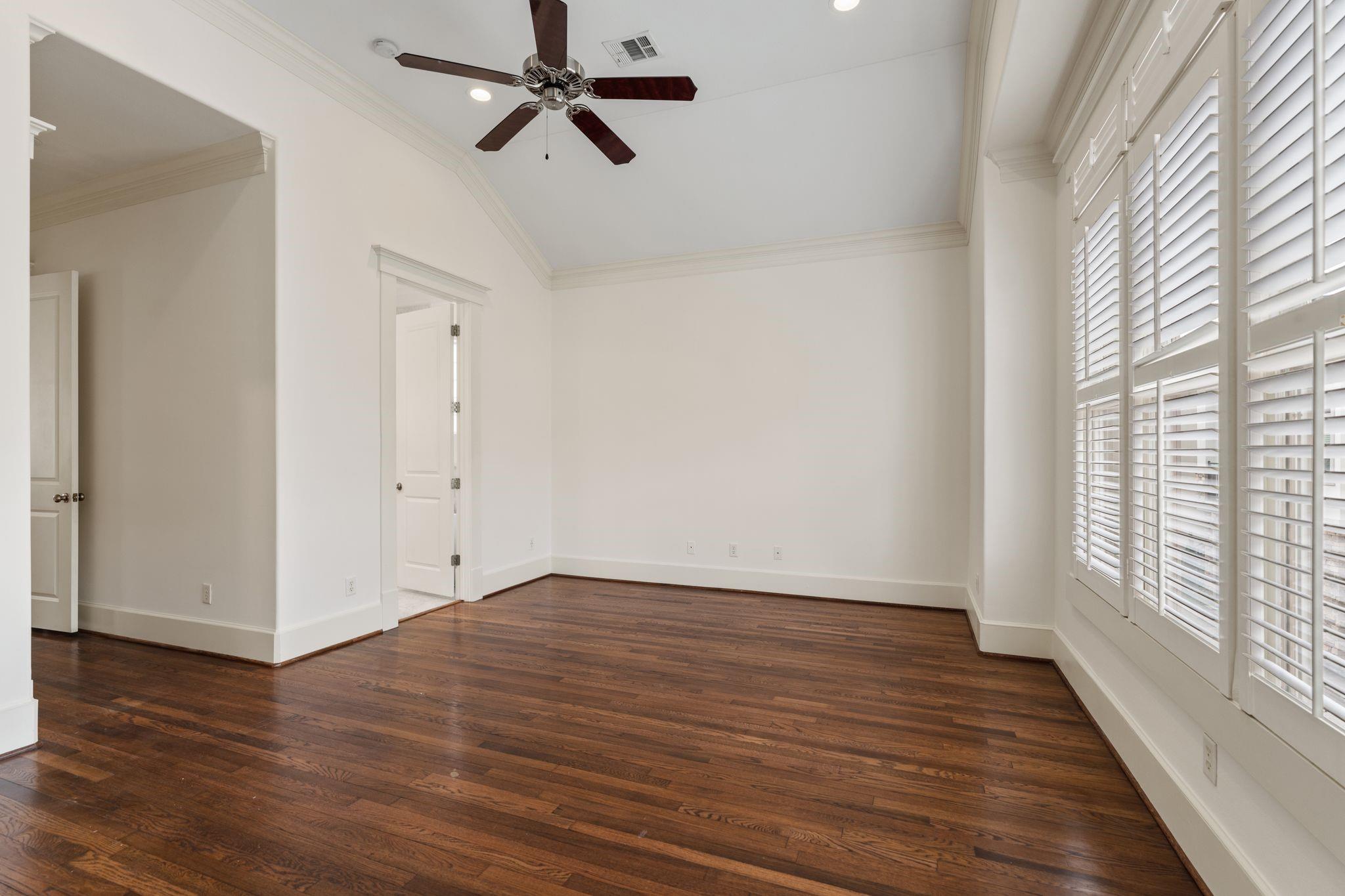 1042 W 25th Street B Property Photo 15