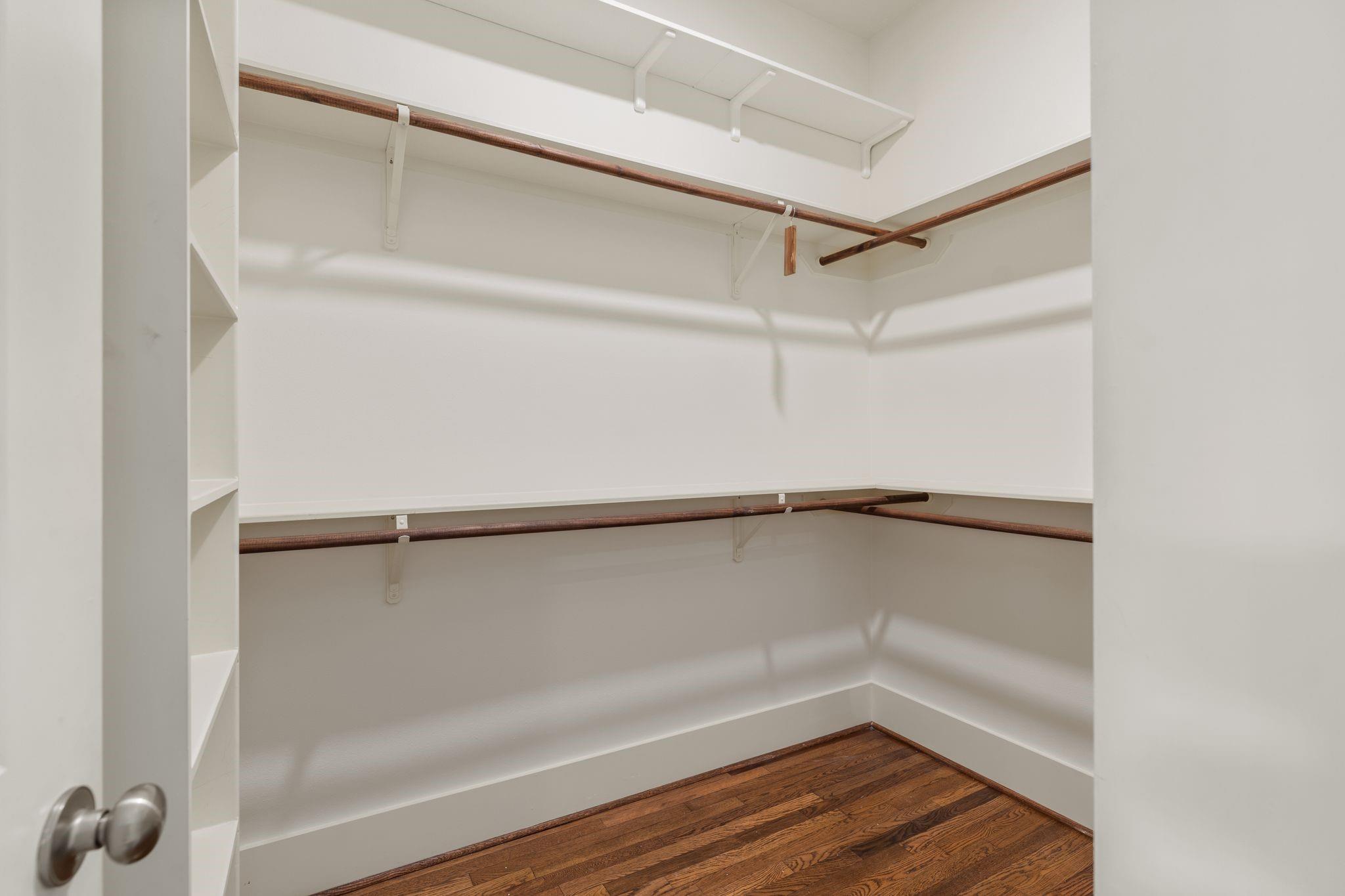 1042 W 25th Street B Property Photo 19