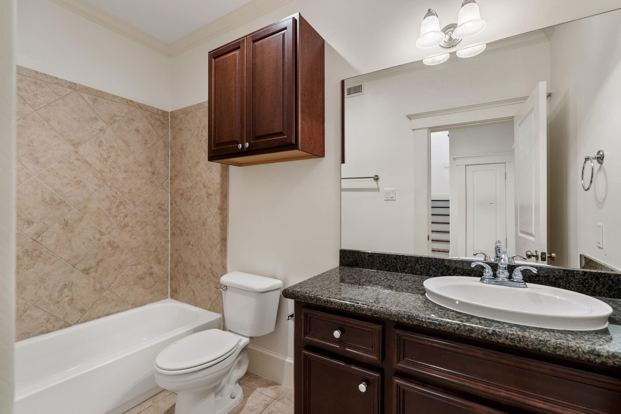 1042 W 25th Street B Property Photo 23