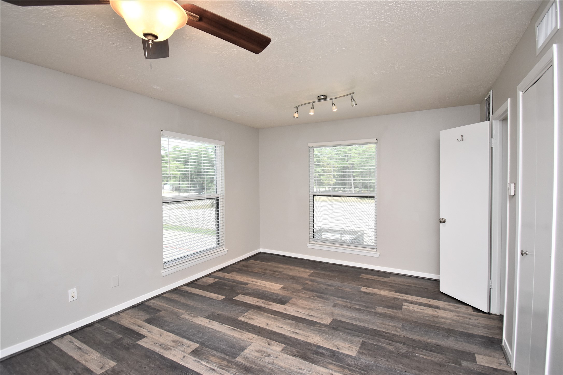 909 Fm 517 Road E F Property Photo 7