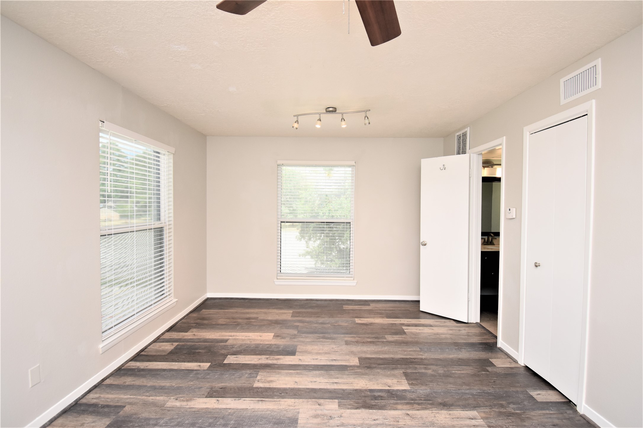 909 Fm 517 Road E F Property Photo 8