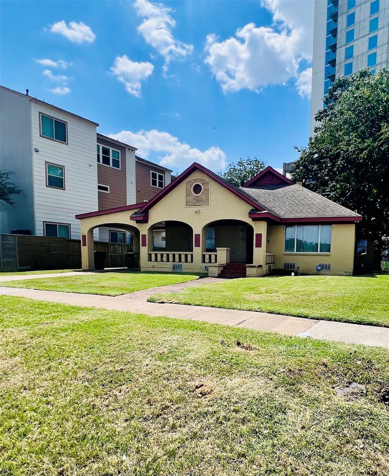 132 Carson Court, Houston Tx 77004 Property Photo 1