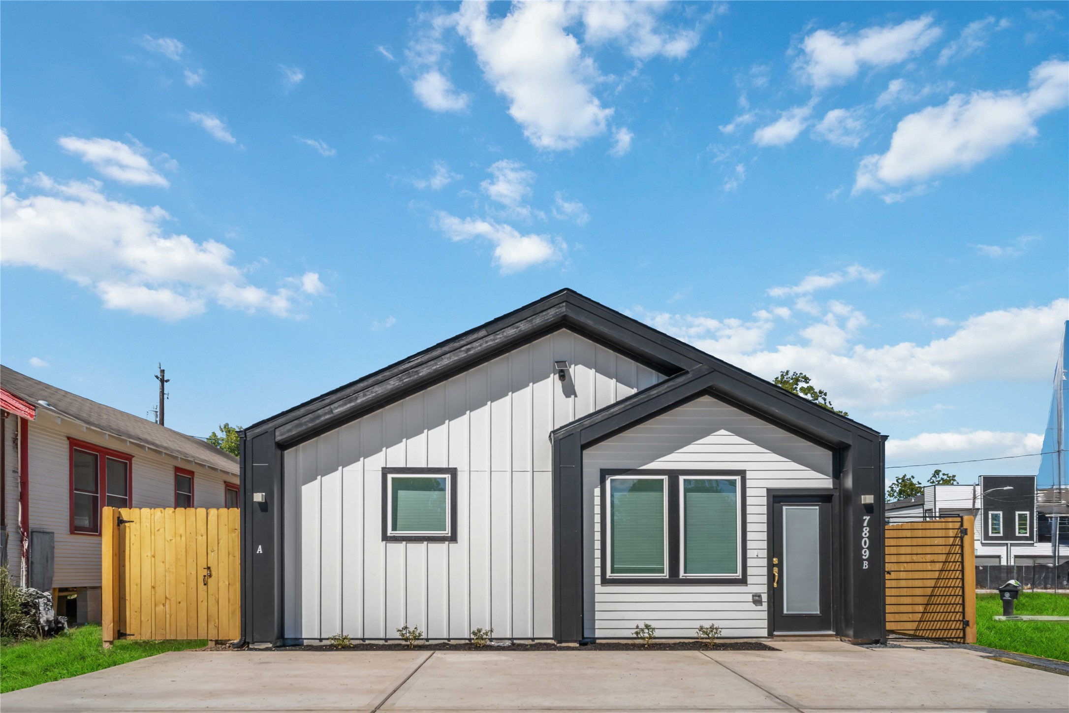 7809 Queen Street A/B Property Photo 1