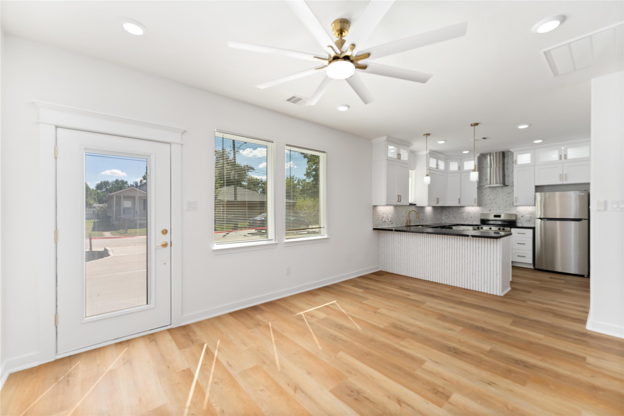 7809 Queen Street A/b Property Photo 4
