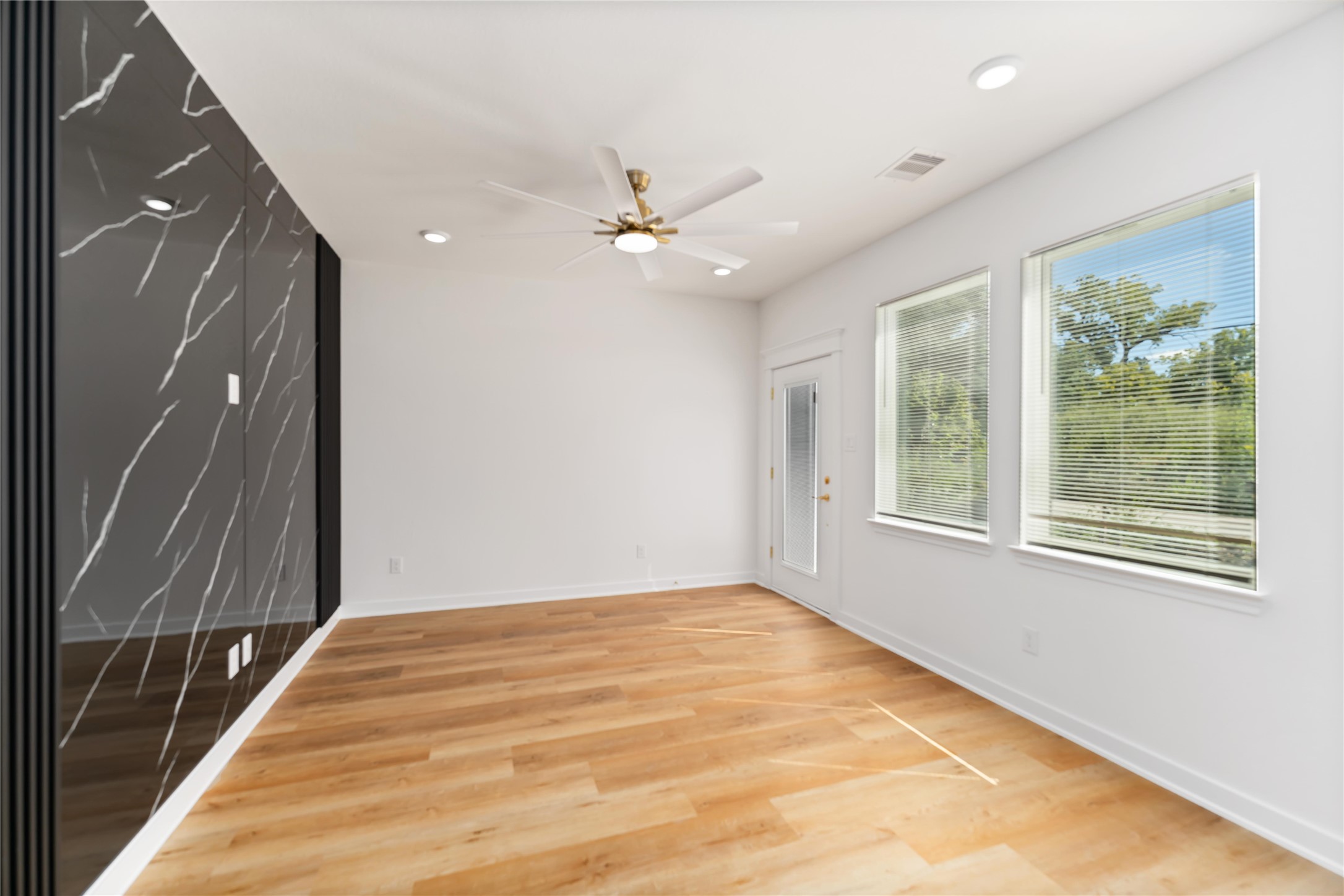 7809 Queen Street A/b Property Photo 8