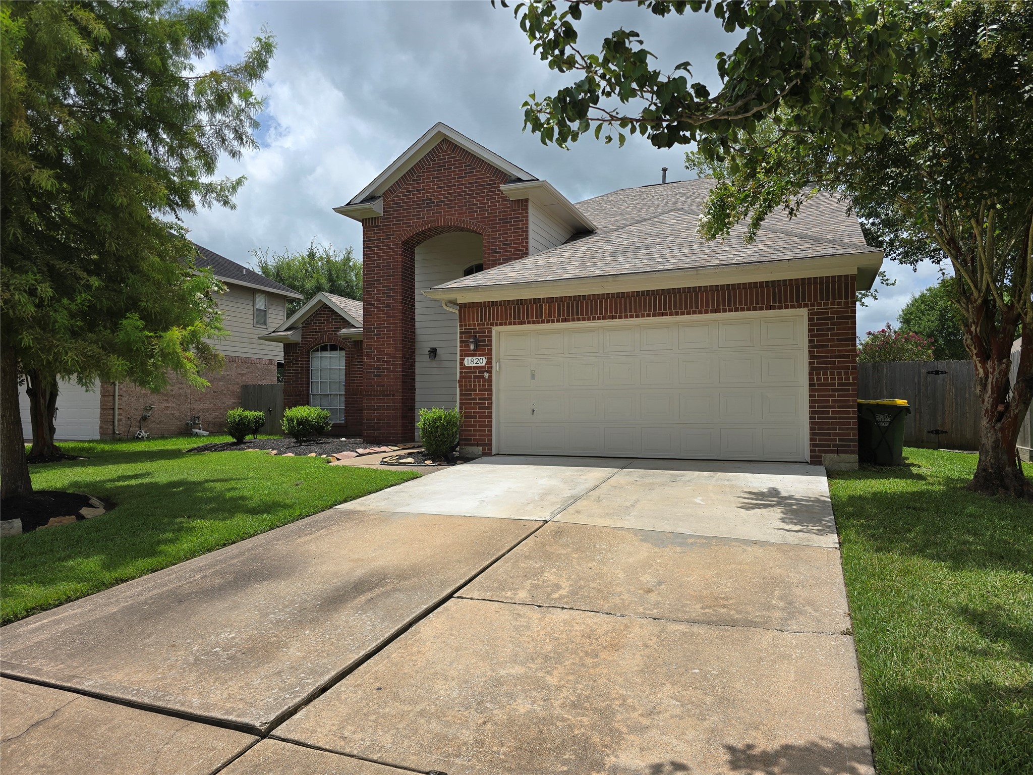 1820 Branch Hill Drive Property Photo 2