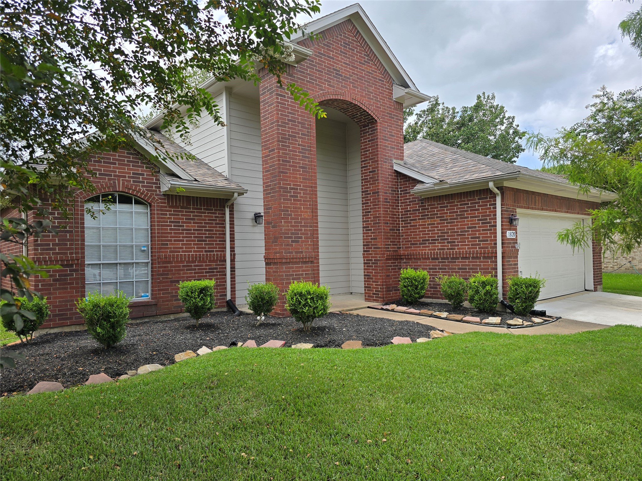 1820 Branch Hill Drive Property Photo 3