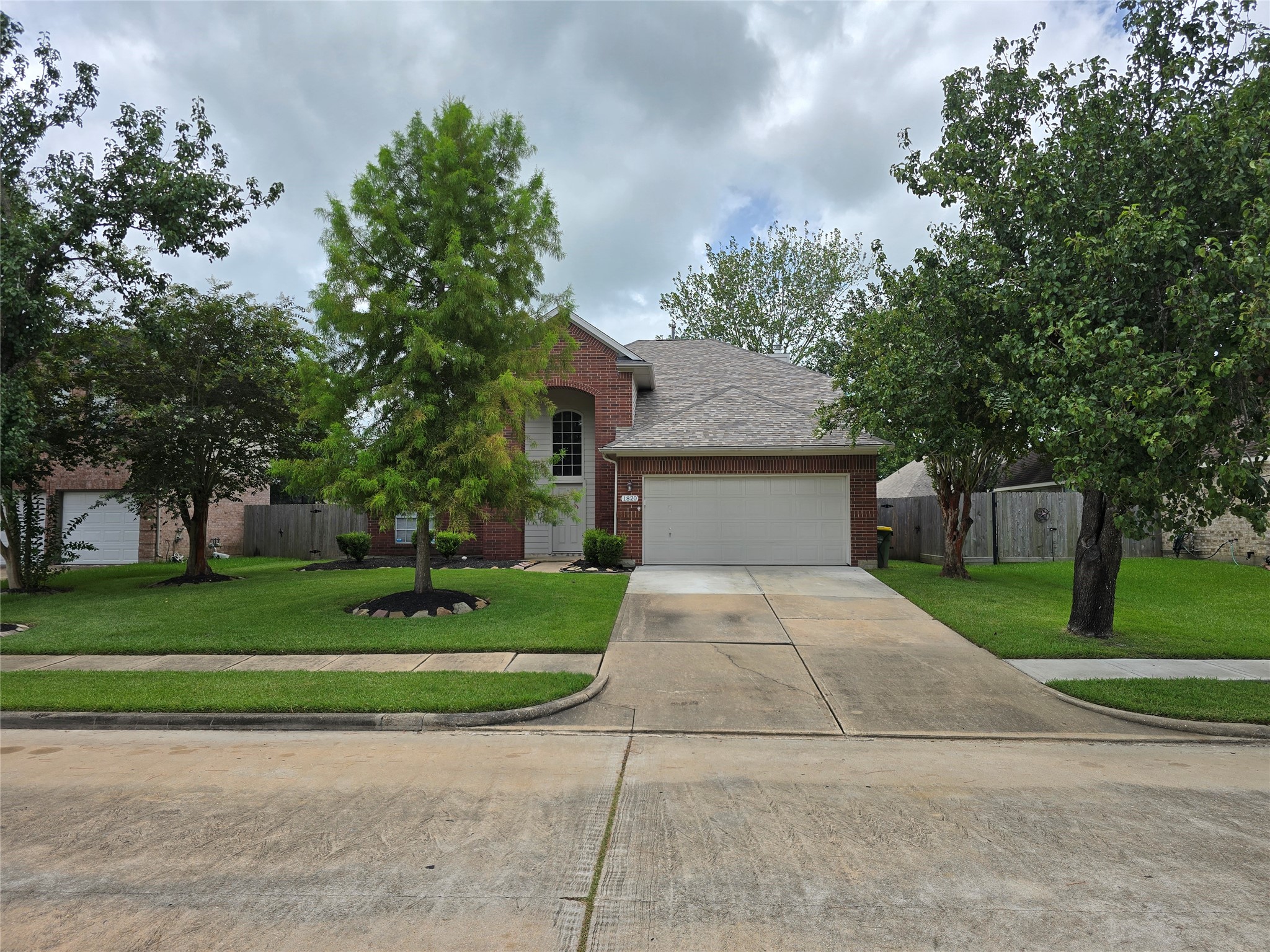 1820 Branch Hill Drive Property Photo 4