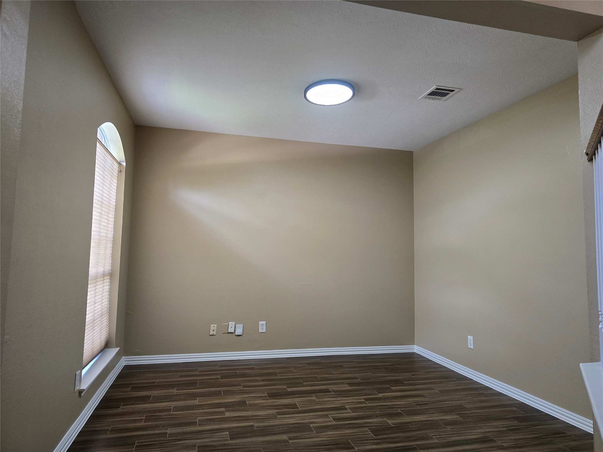 1820 Branch Hill Drive Property Photo 5