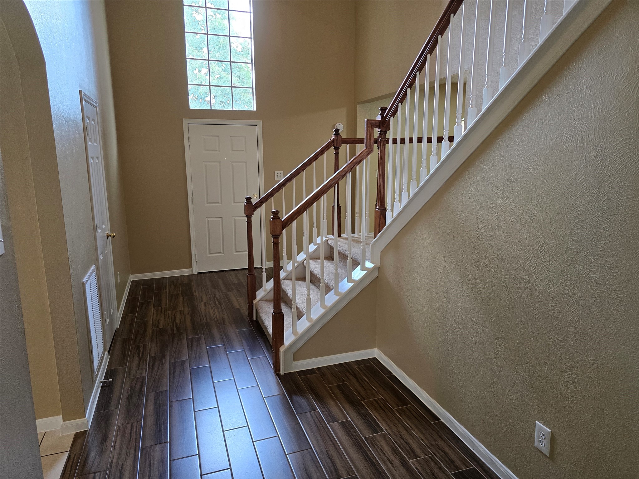 1820 Branch Hill Drive Property Photo 7
