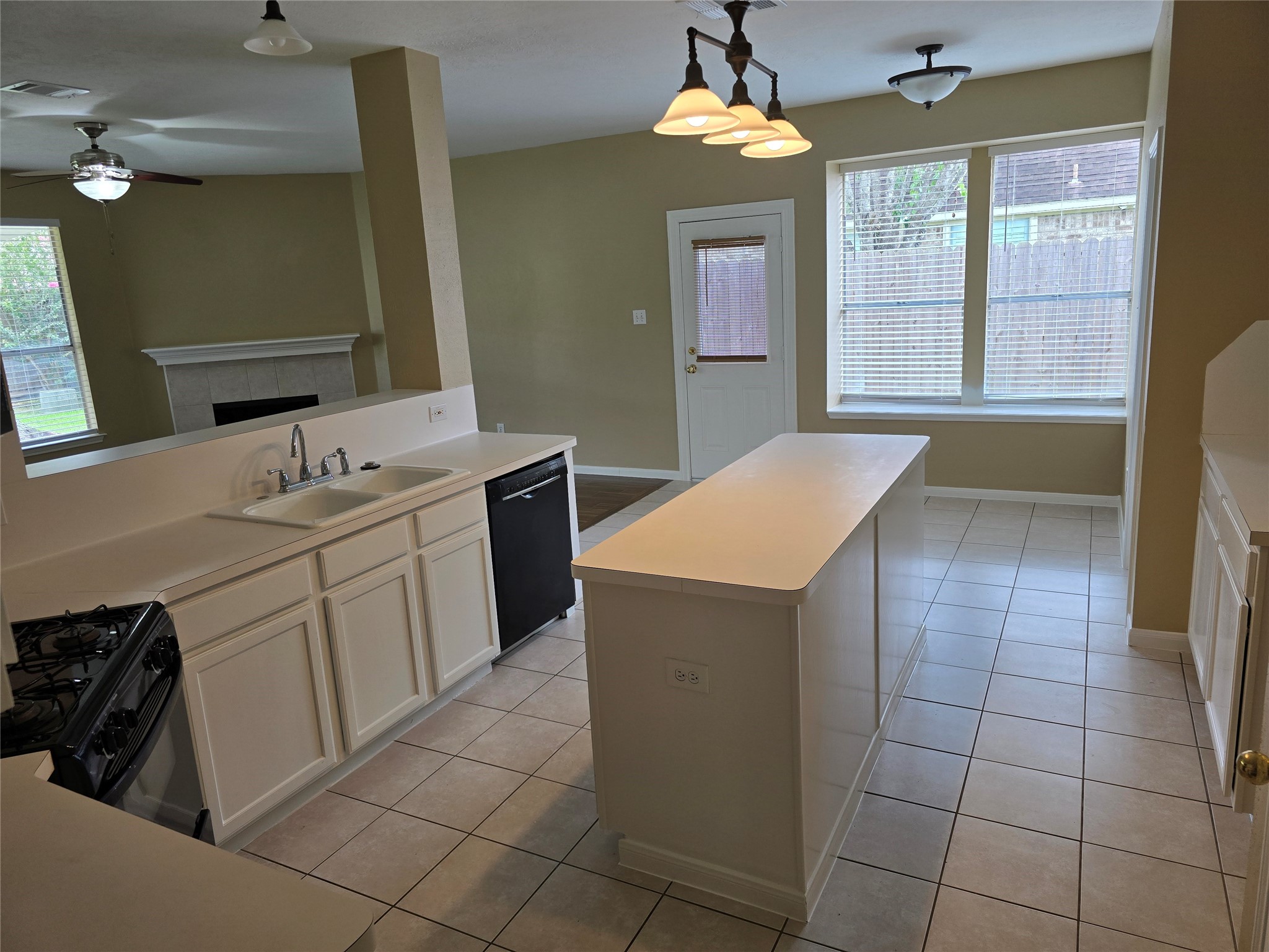 1820 Branch Hill Drive Property Photo 8