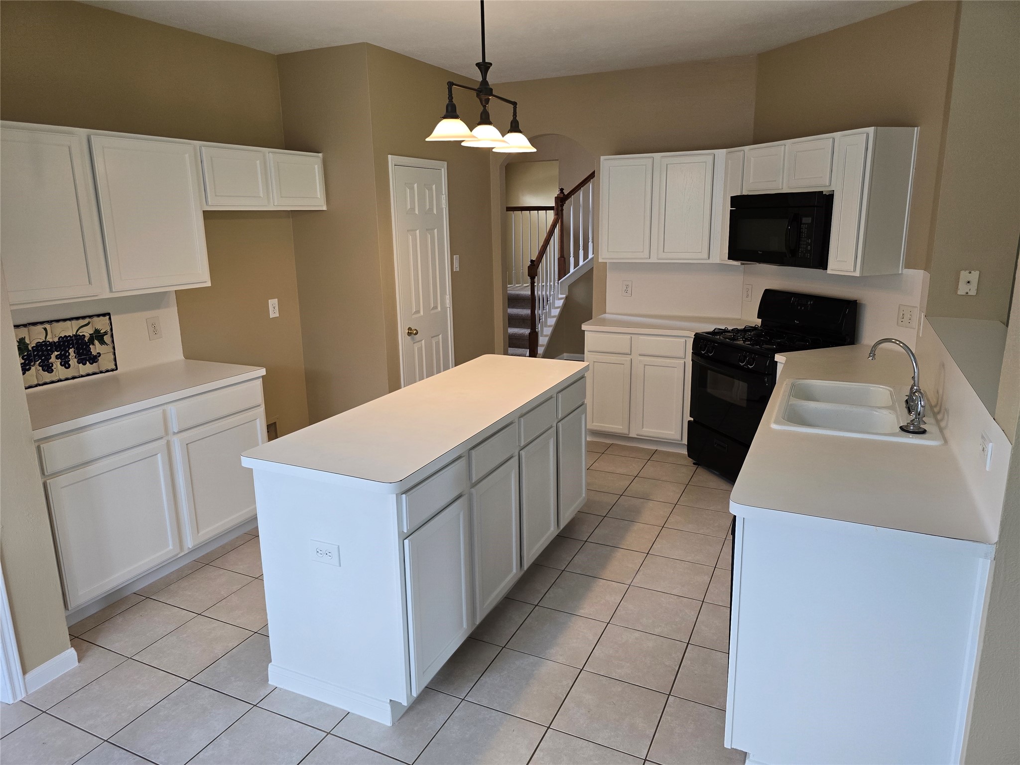 1820 Branch Hill Drive Property Photo 10