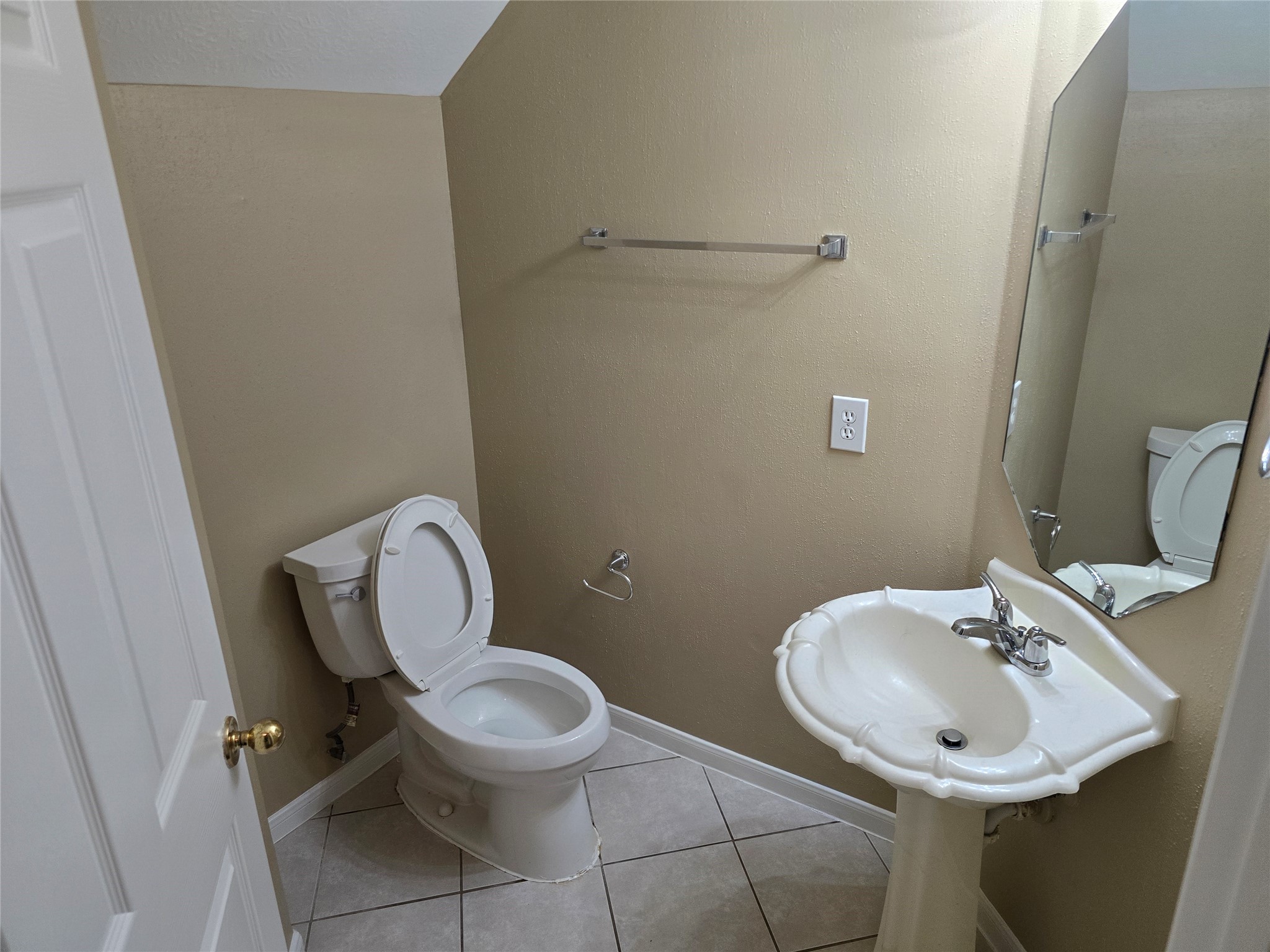 1820 Branch Hill Drive Property Photo 14