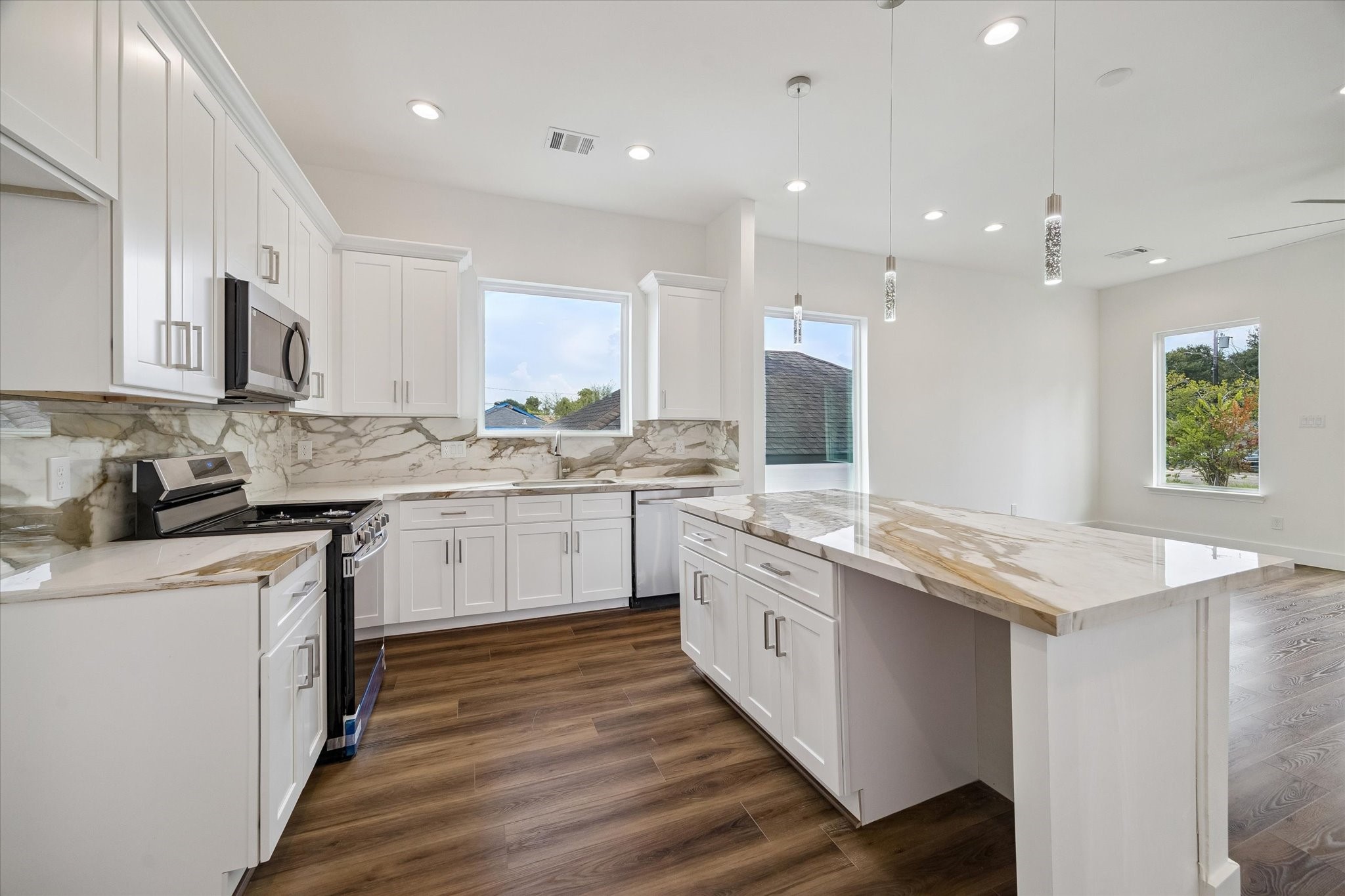 5308 Salina Street Property Photo 4