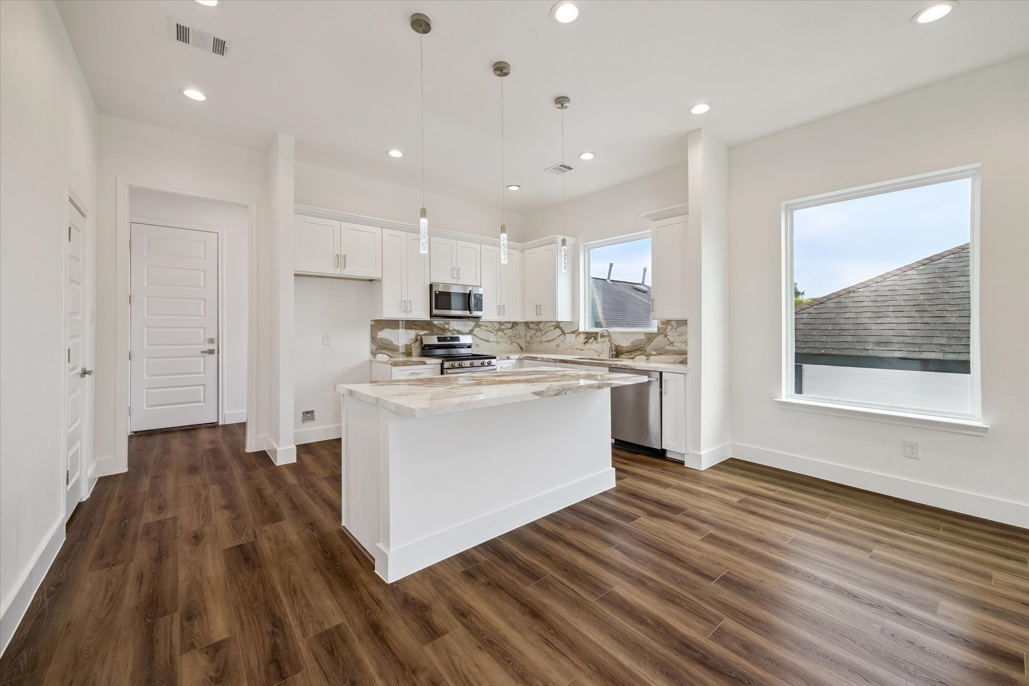 5308 Salina Street Property Photo 5