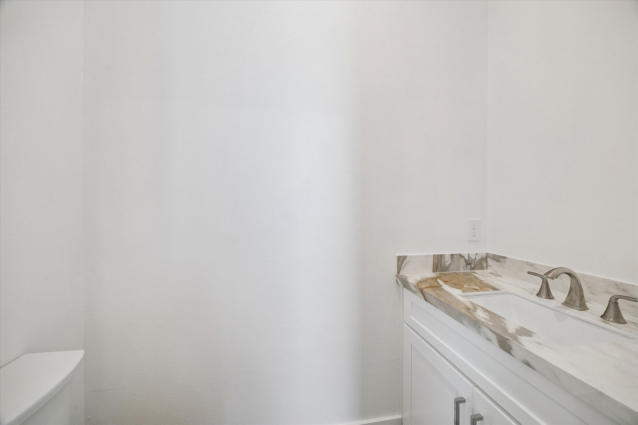 5308 Salina Street Property Photo 9