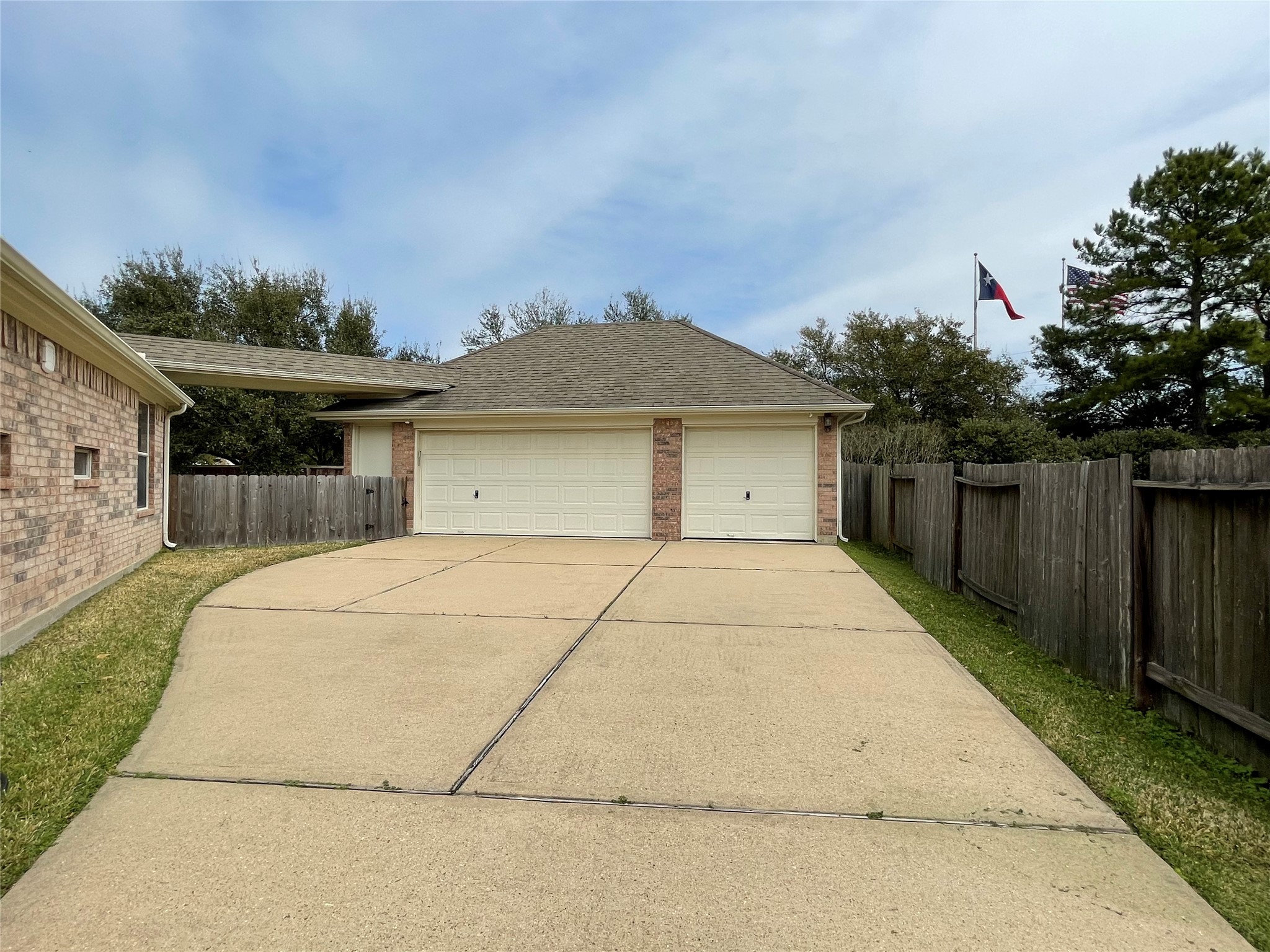 17606 Mossy Brook Court Property Photo 3