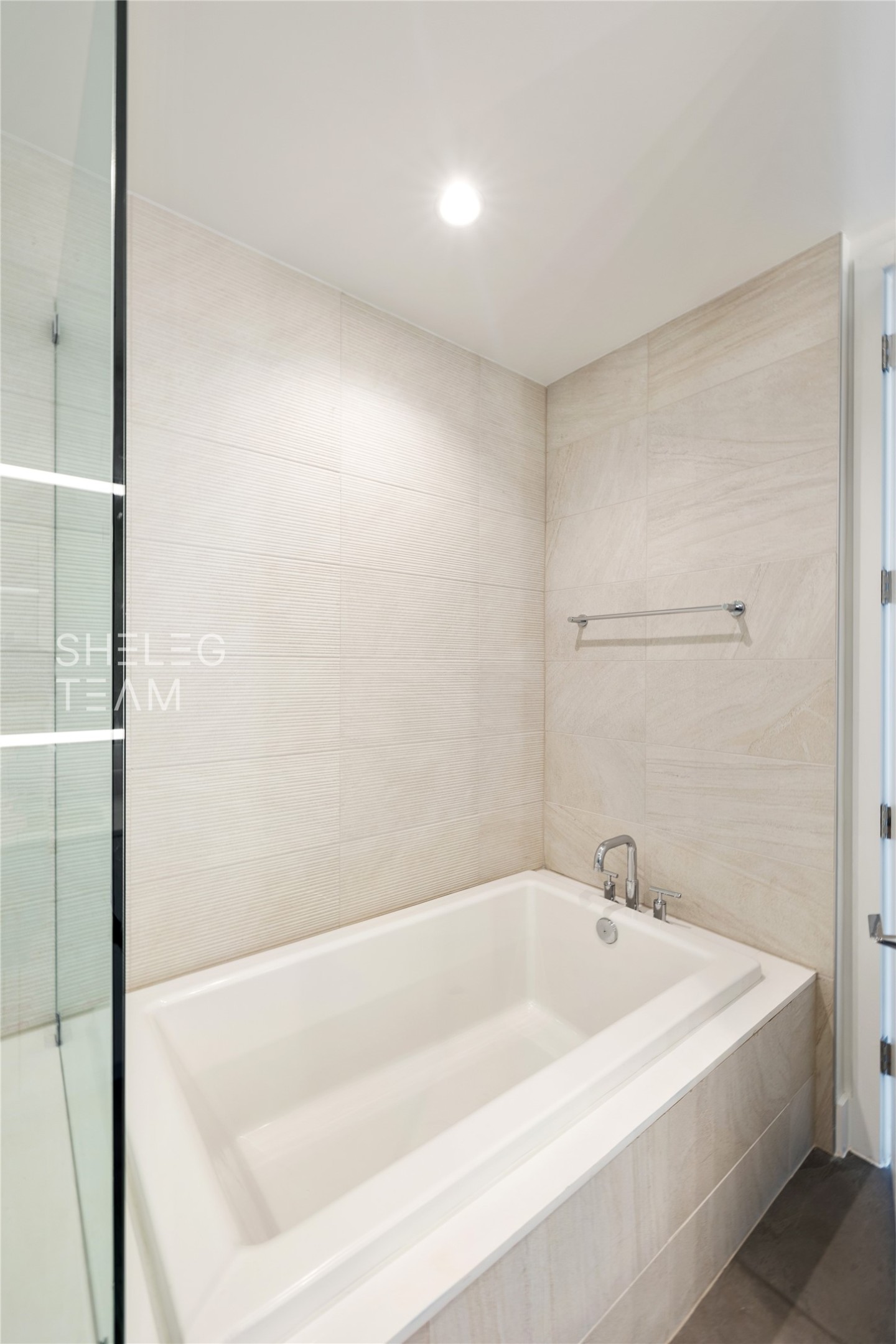 808 Crawford St 4114 Property Photo 12