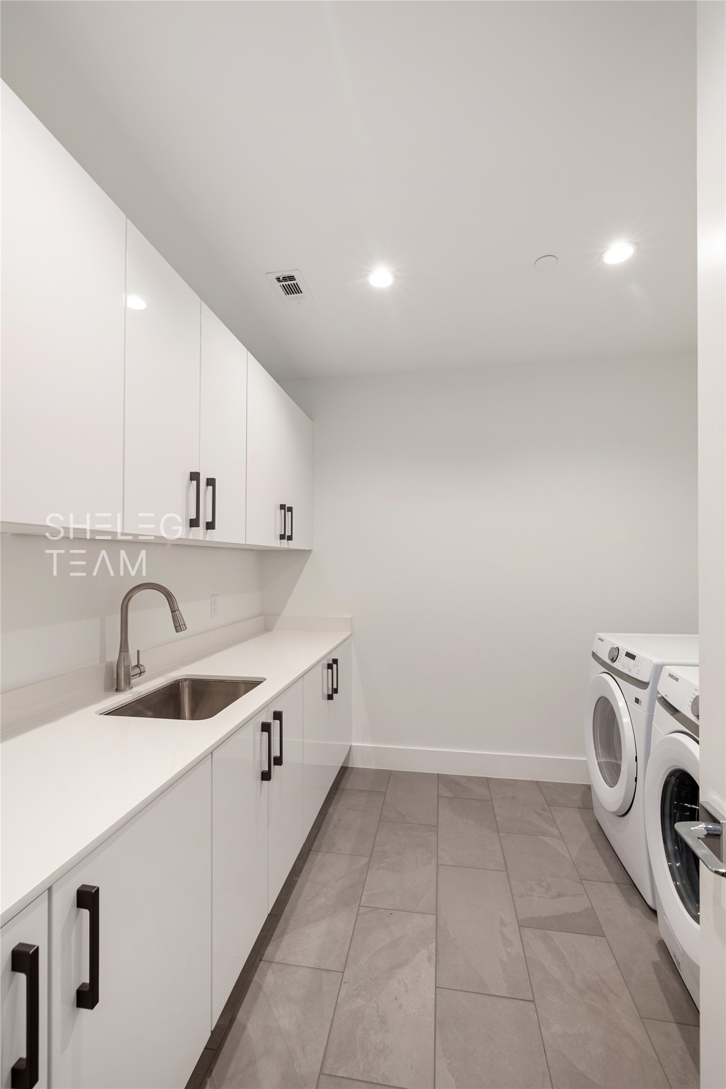 808 Crawford St 4114 Property Photo 17
