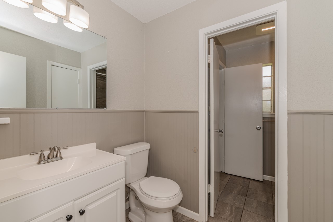 135 W Barkley Street Property Photo 17