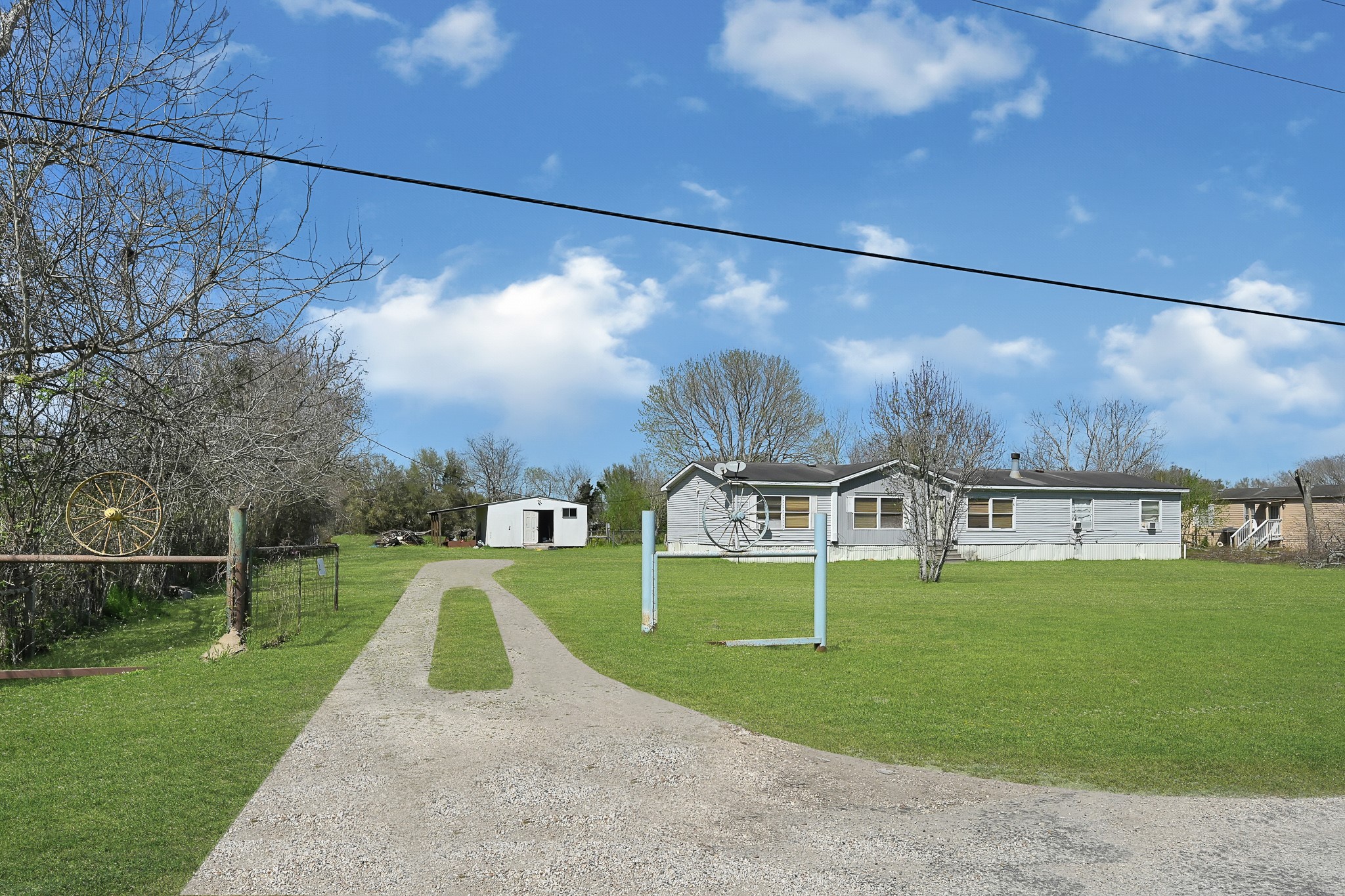 242 County Road 6022 Property Photo