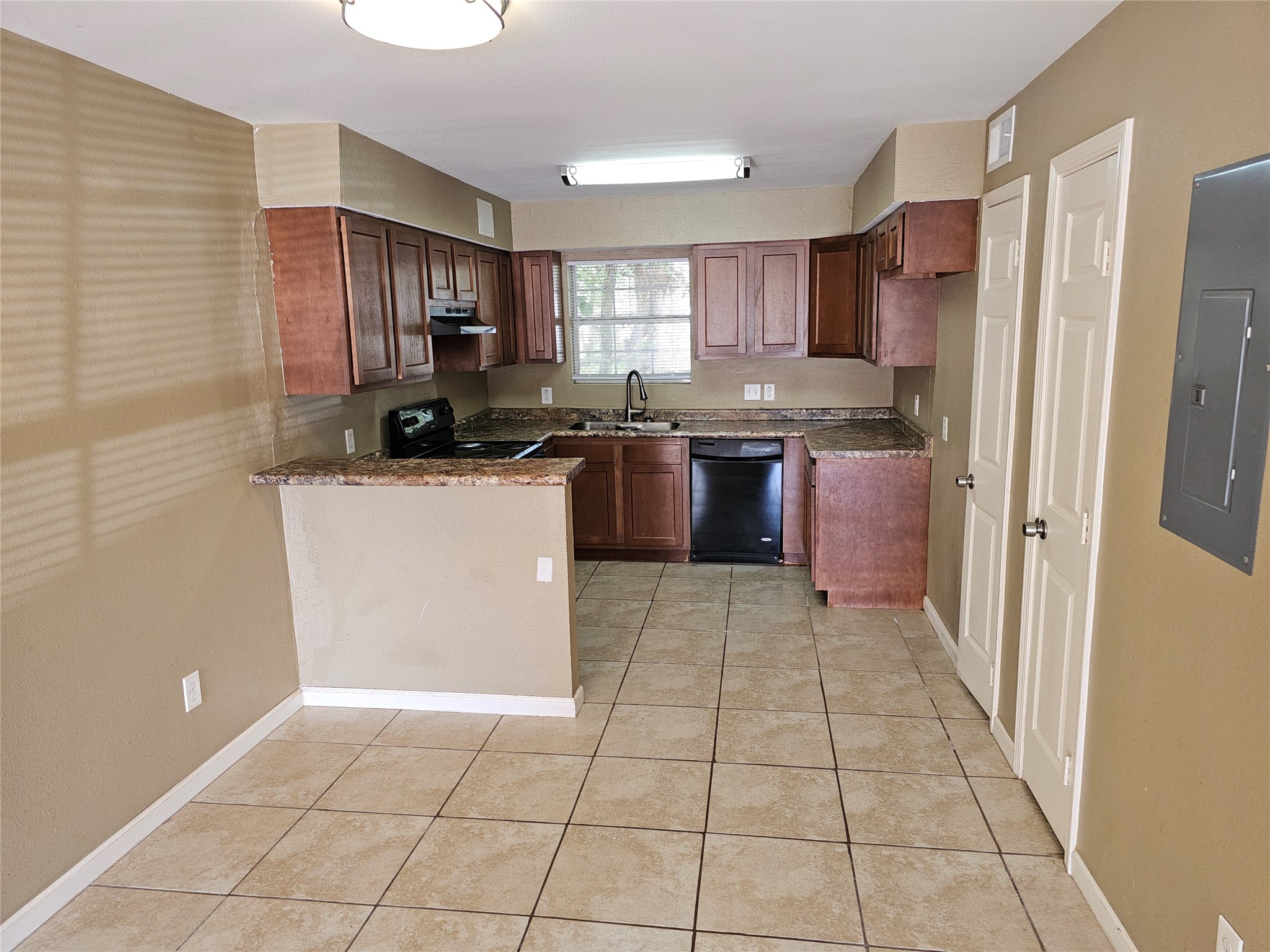 1502 Oleander Drive A Property Photo 7