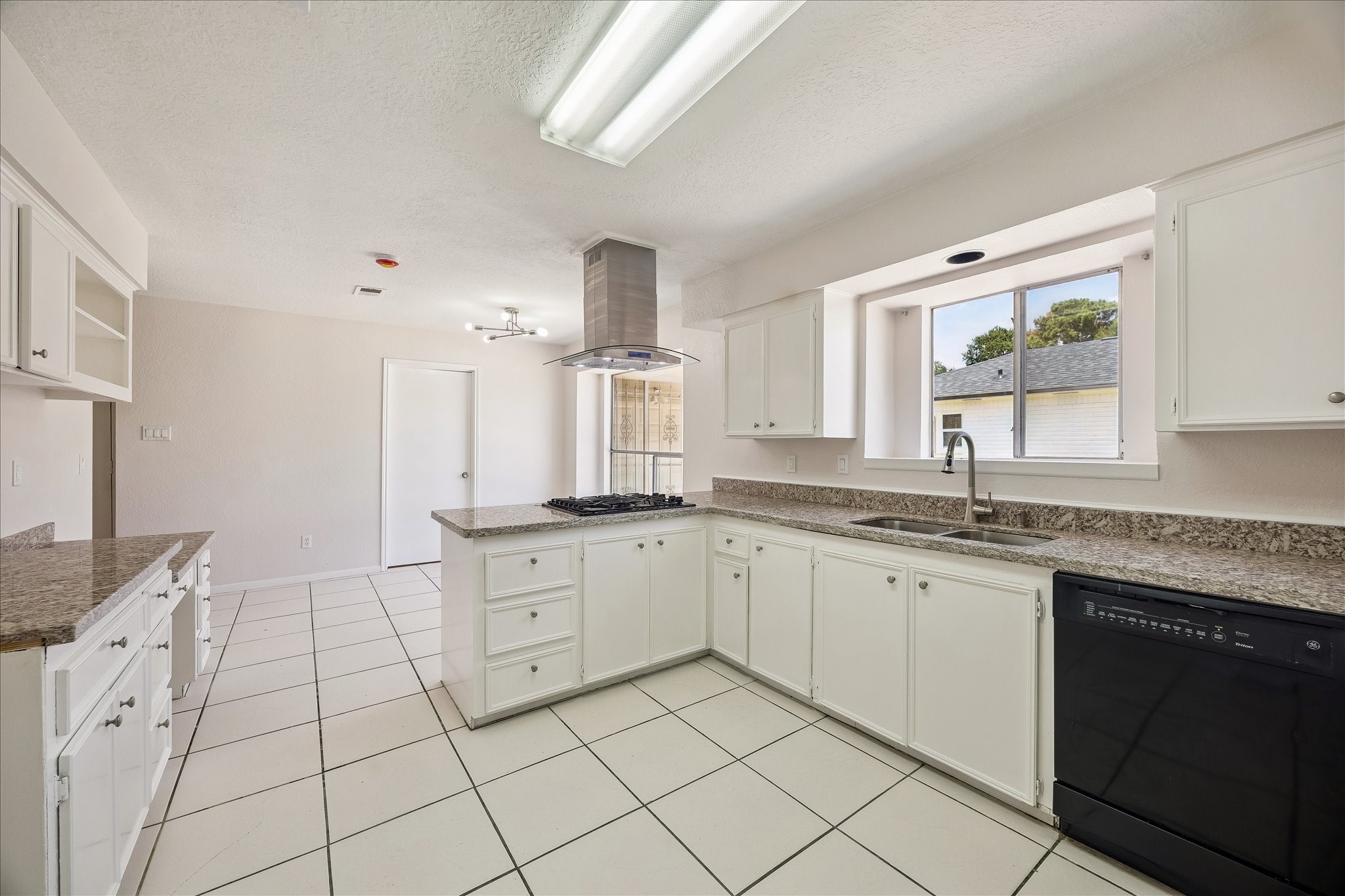 7618 Bankside Drive Property Photo 3