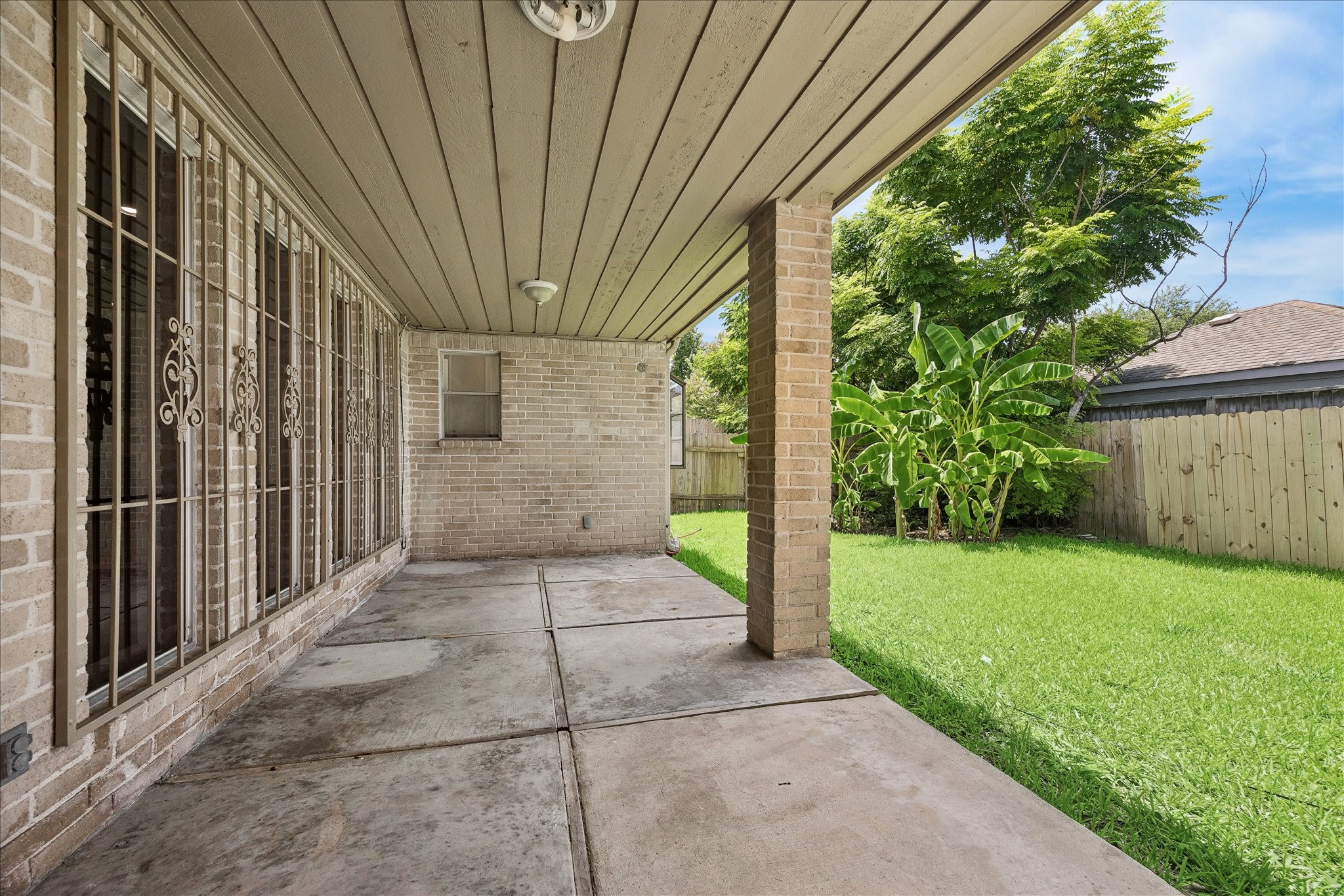 7618 Bankside Drive Property Photo 5