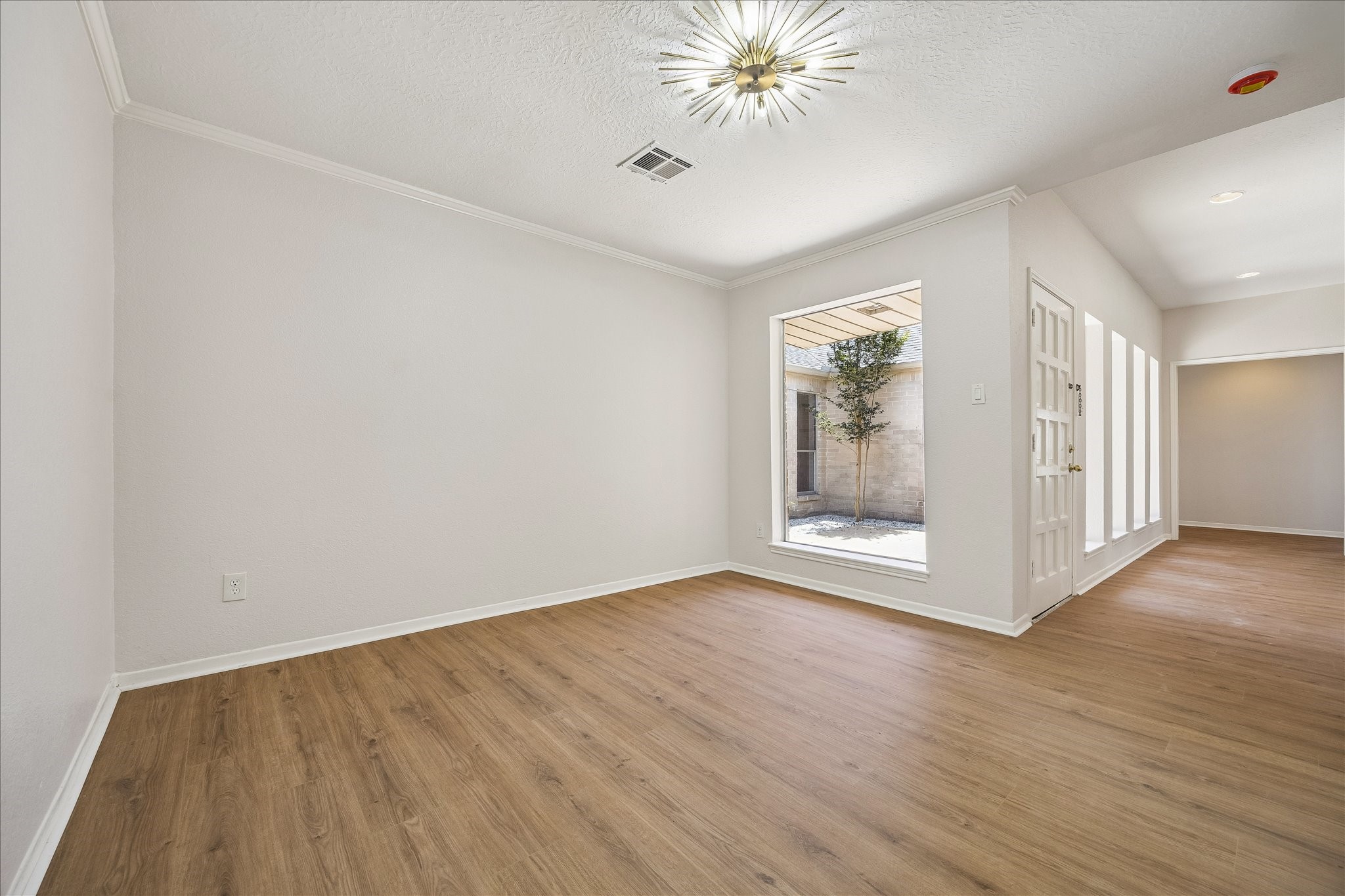 7618 Bankside Drive Property Photo 8