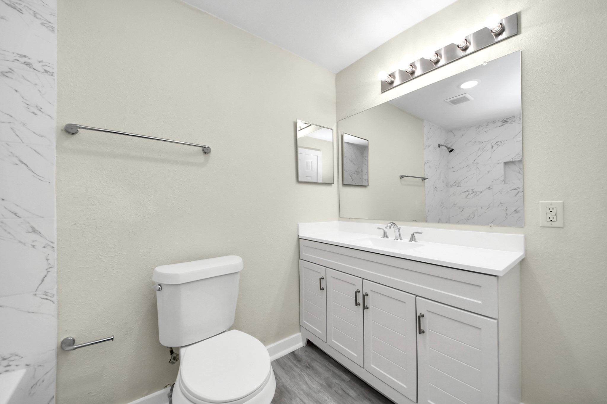 2626 Knotty Oaks Trail Property Photo 32