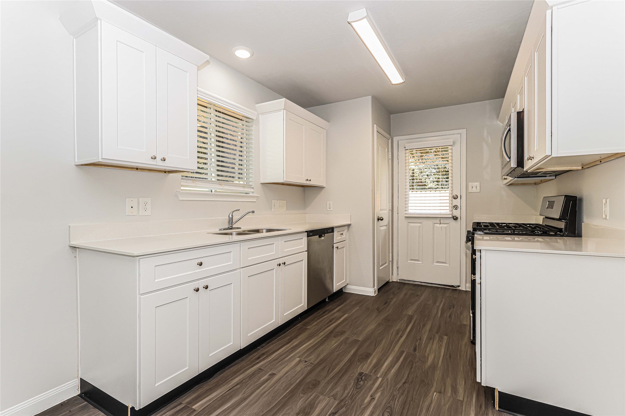 3127 Right Way Property Photo 6