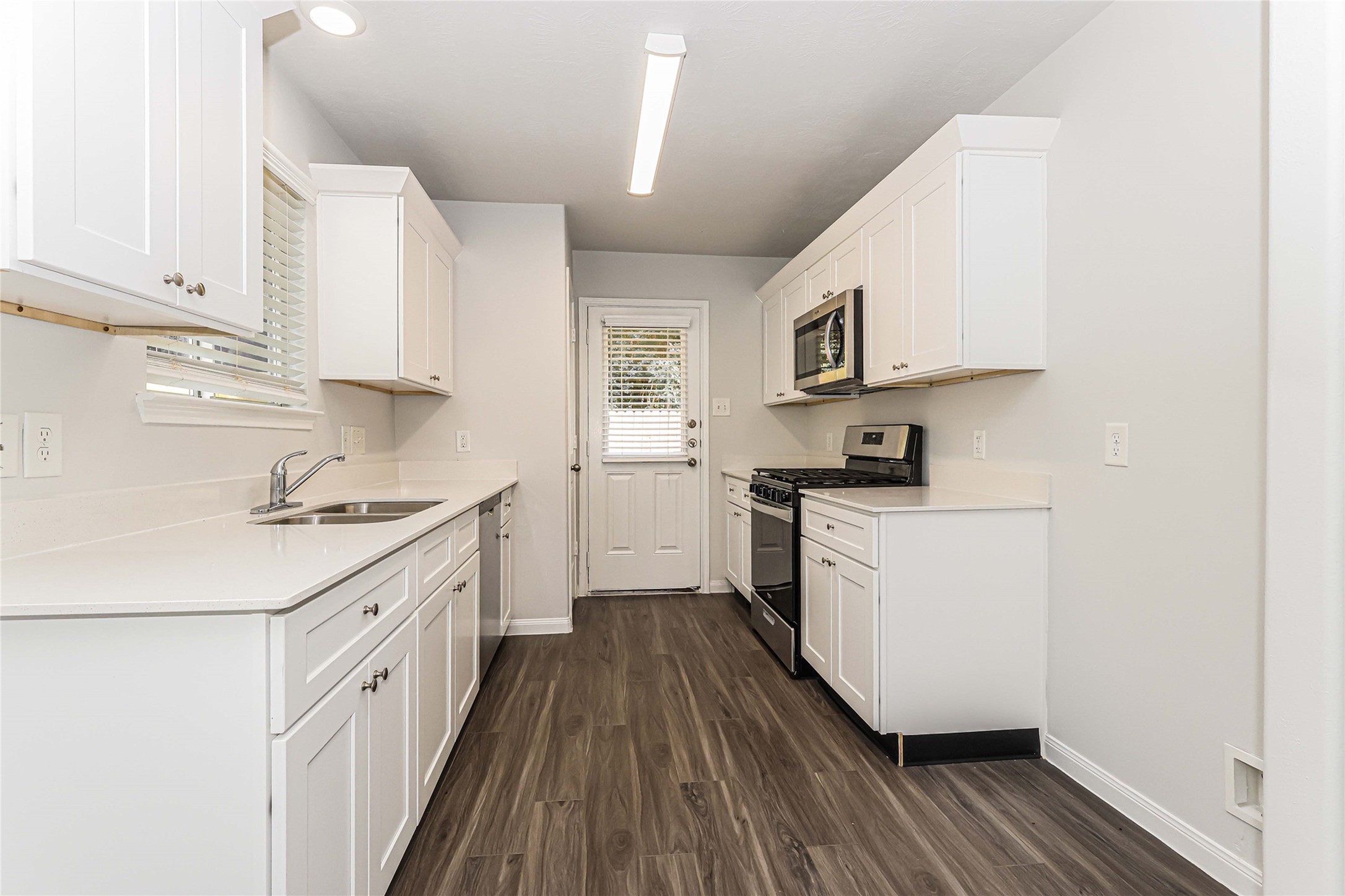 3127 Right Way Property Photo 7