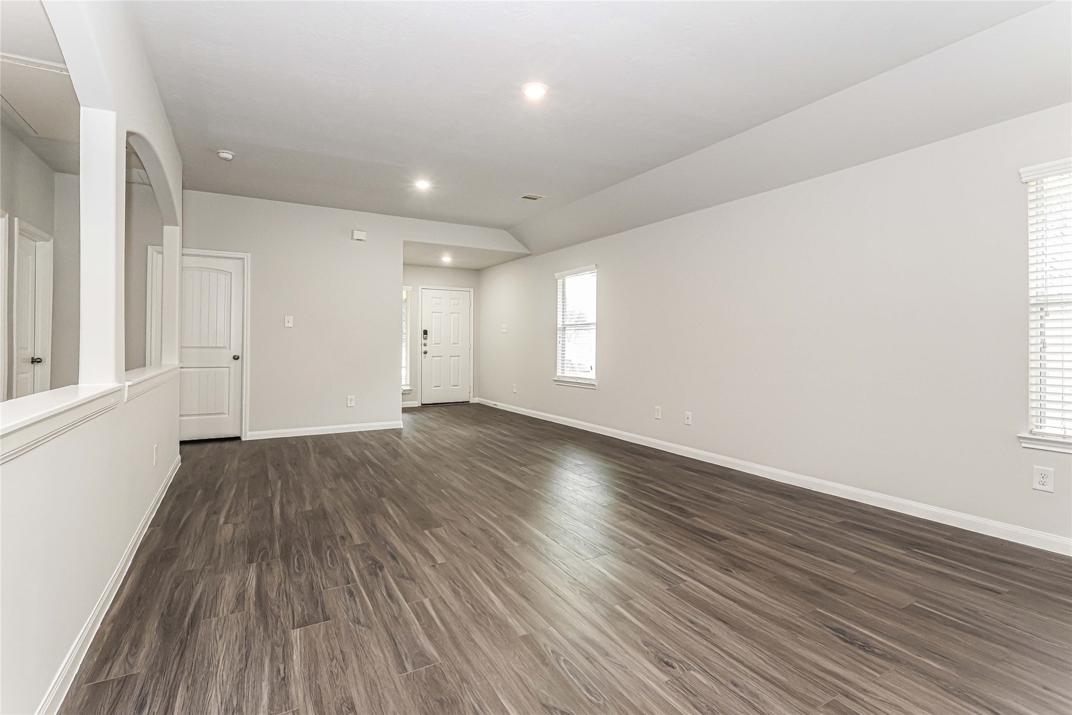 3127 Right Way Property Photo 8