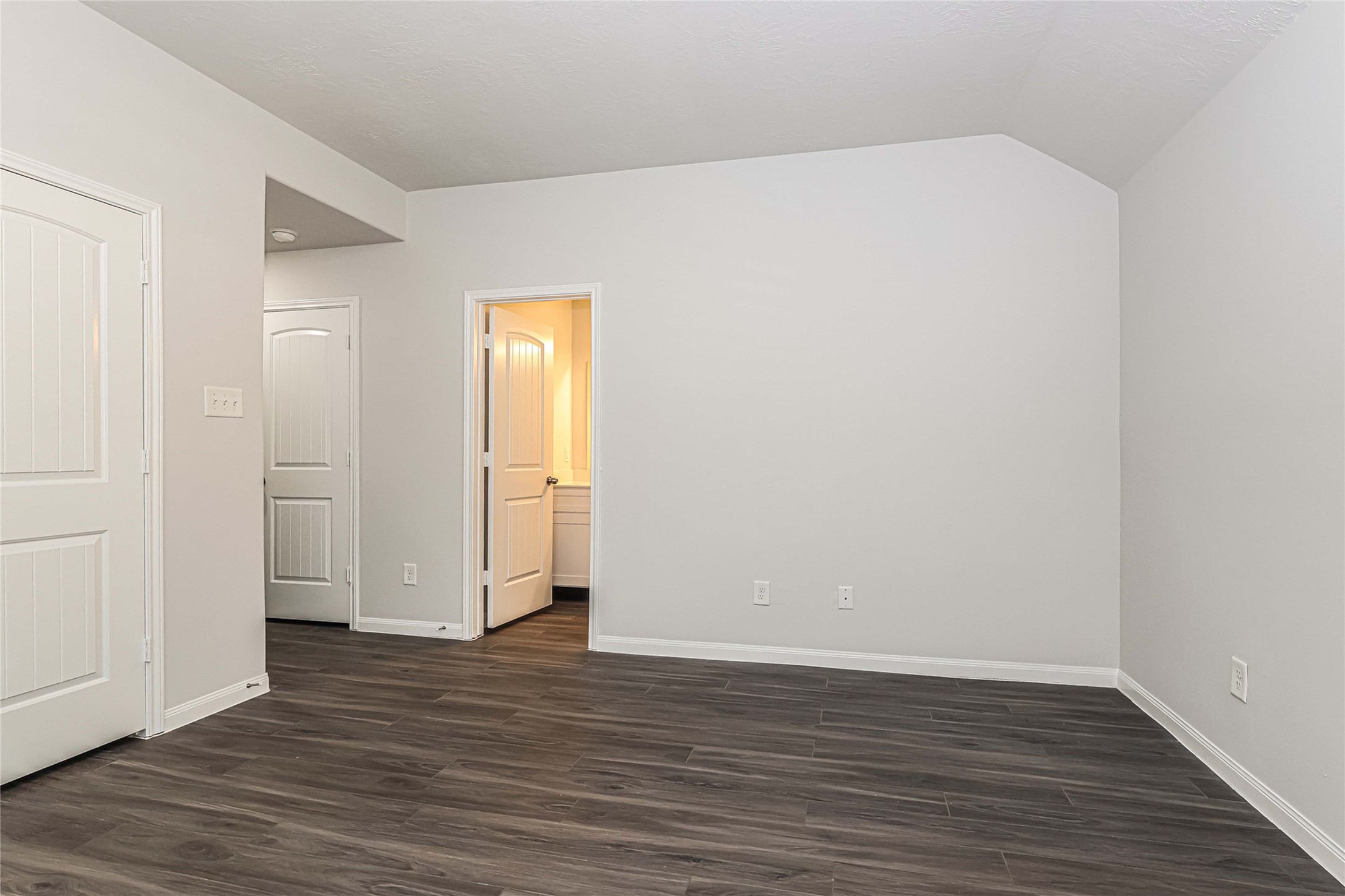 3127 Right Way Property Photo 13