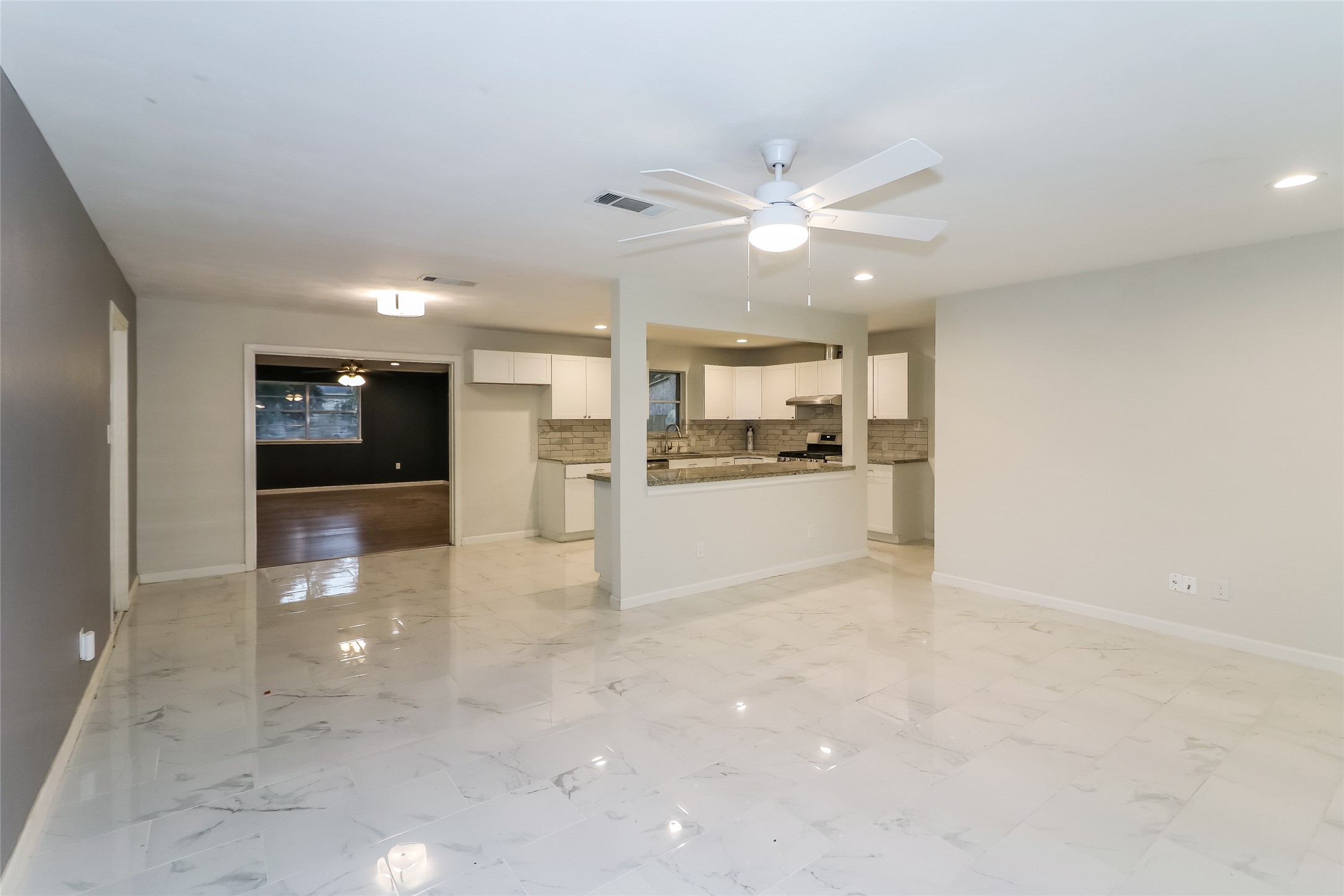 1912 W Lang Street Property Photo 4