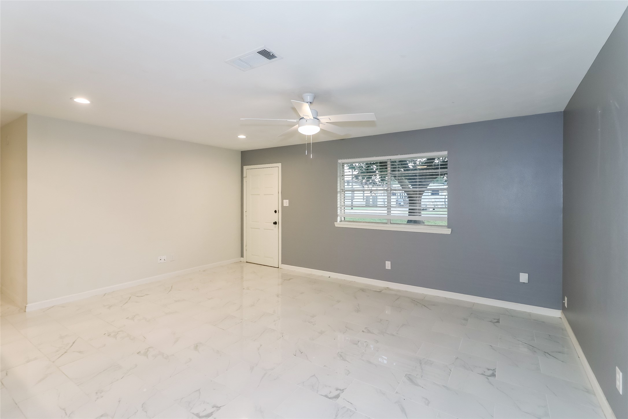 1912 W Lang Street Property Photo 5