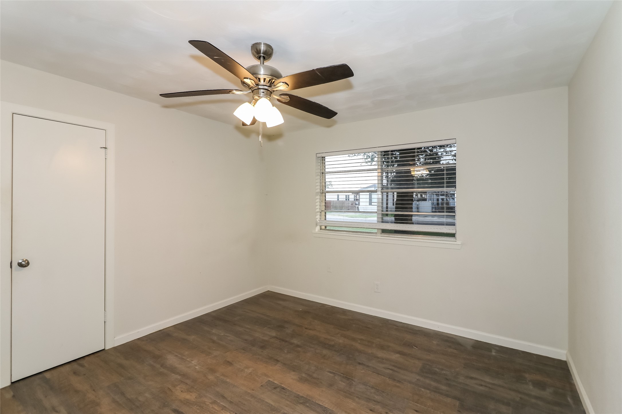 1912 W Lang Street Property Photo 13