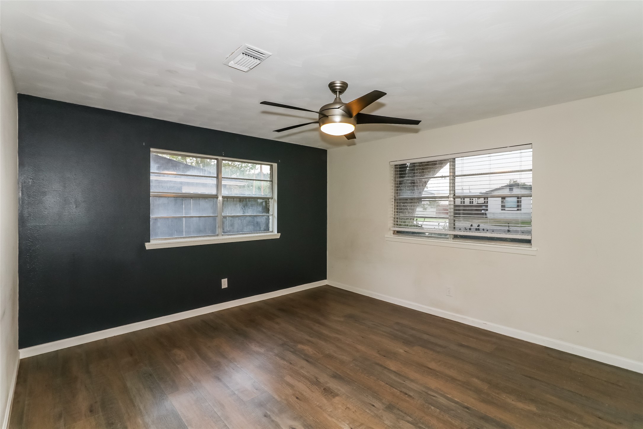 1912 W Lang Street Property Photo 14