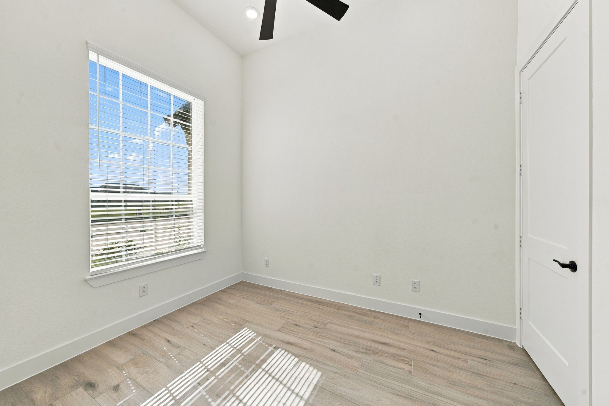 12222 Denham Drive Property Photo 8