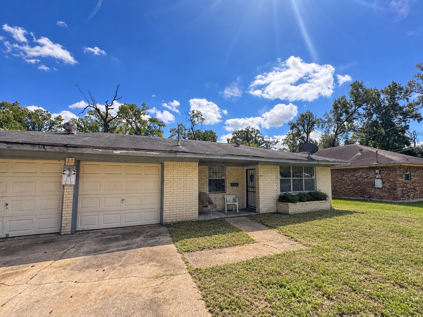 9236 Kelburn Drive Property Photo 1